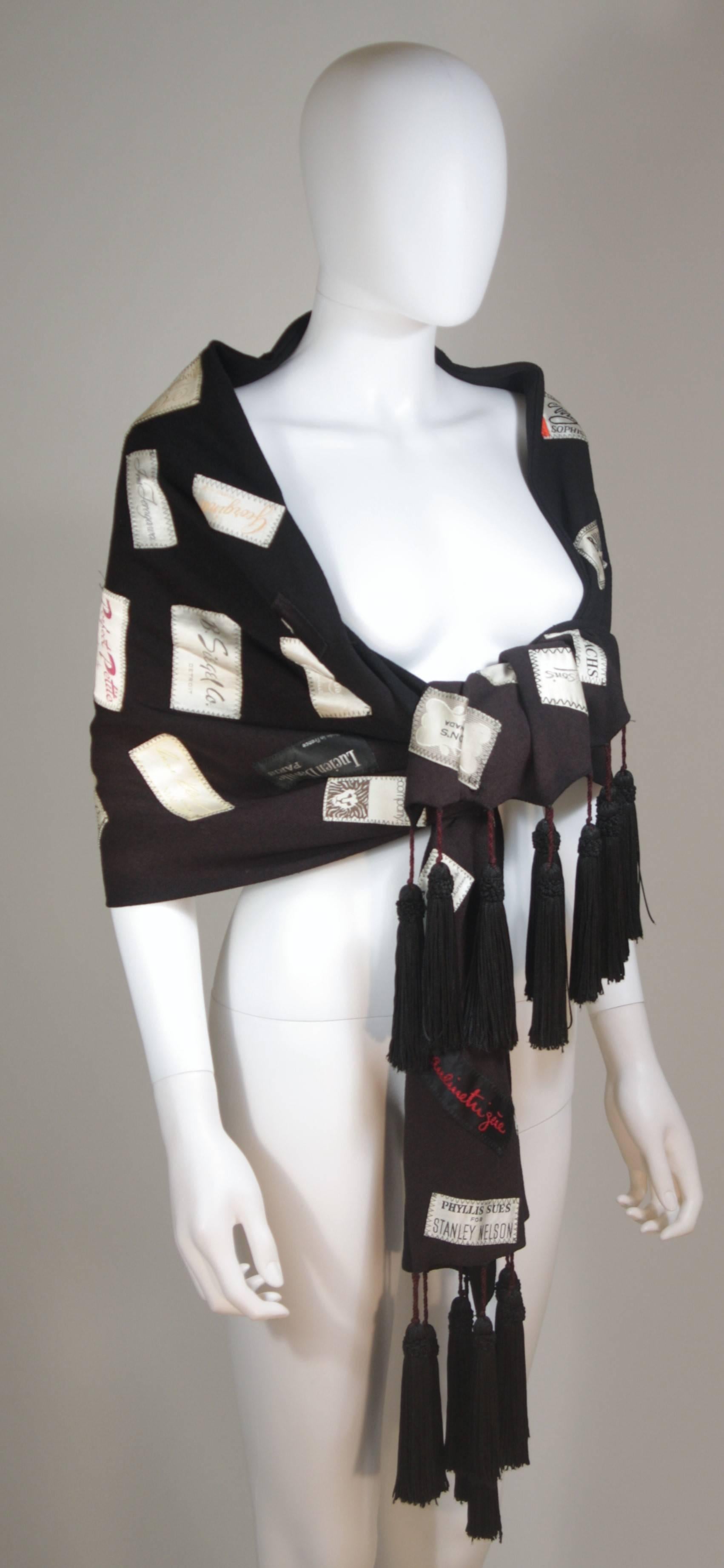 ELIZABETH MASON COUTURE - Bendaggio con applicazione di etichette vintage realizzato su ordinazione in vendita 4