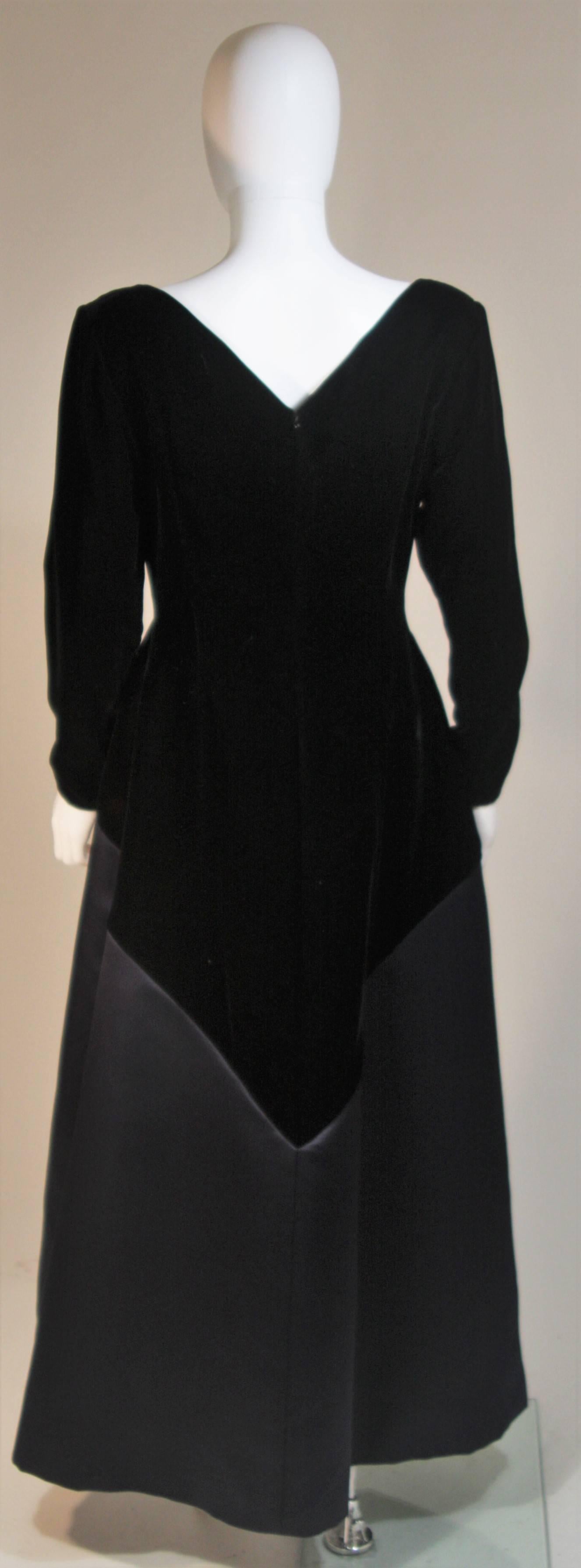 BILL BLASS Circa 1980's-1990's Velvet and Navy Satin Contrast Gown Size 12 For Sale 2