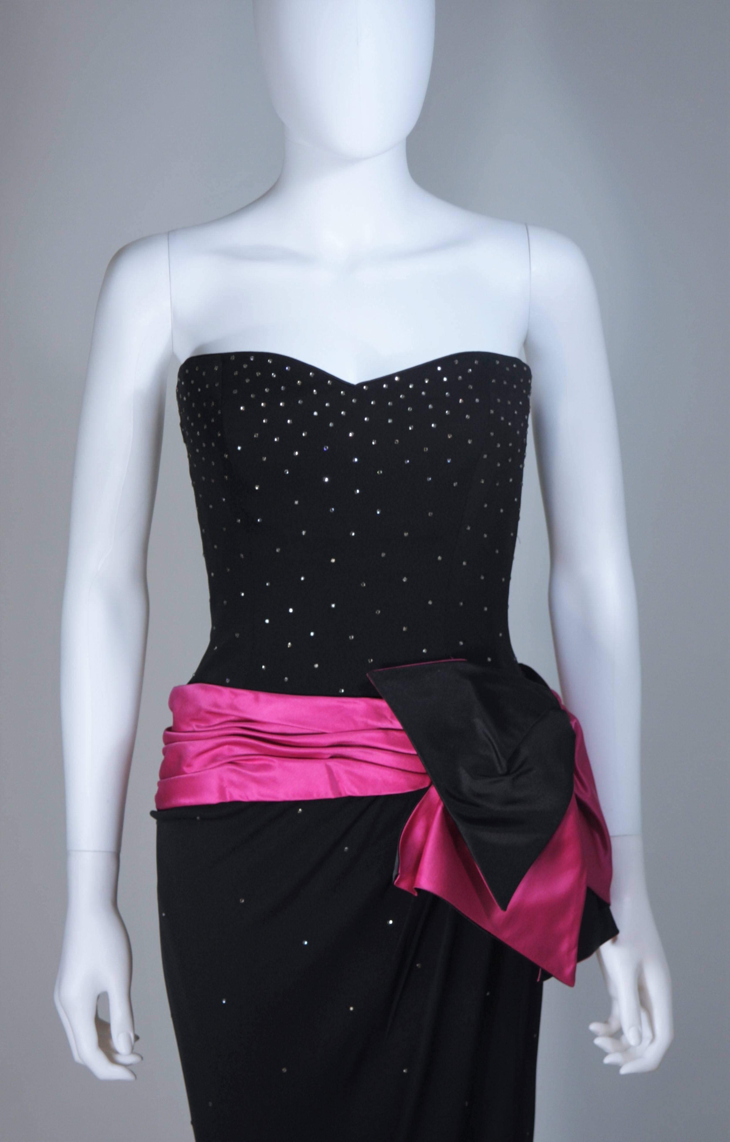TRACEY MILLS 1980er Schwarzes Kleid mit Magenta-Kontrast und großer Schleife Größe 4-6 im Zustand „Hervorragend“ im Angebot in Los Angeles, CA