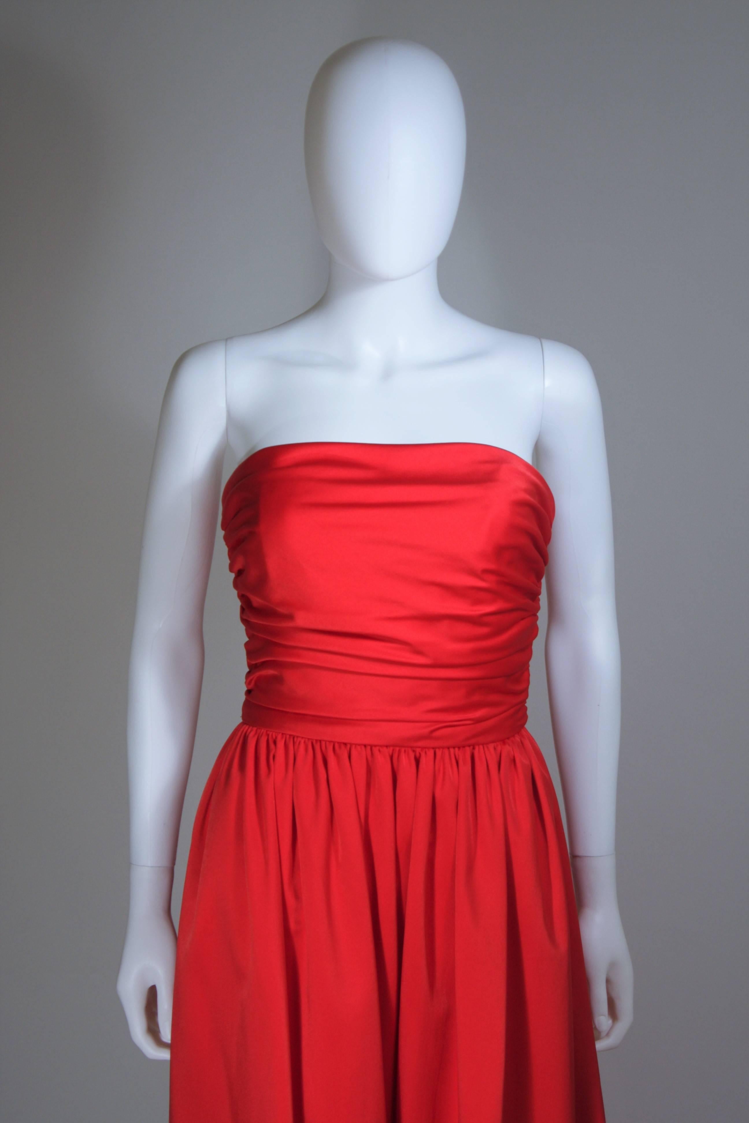 ANTHONY MUTO Rotes Kleid mit gerafftem Mieder und Taille Krawatte Größe 4-6 im Zustand „Hervorragend“ im Angebot in Los Angeles, CA