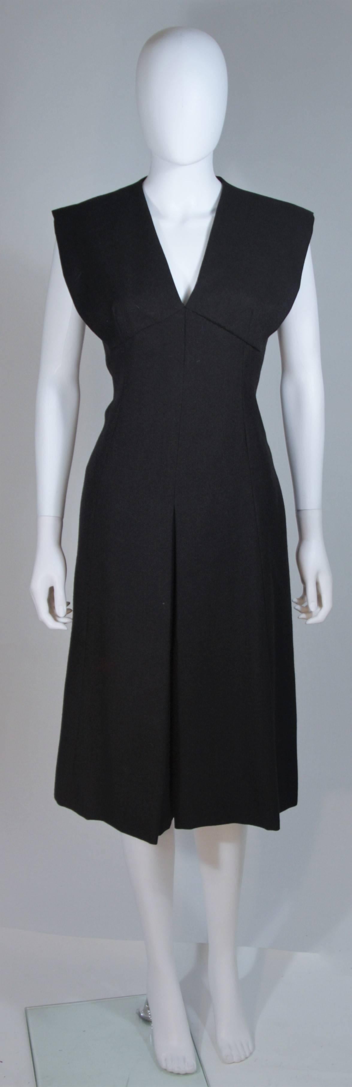   This Mollie Parnis cocktail dress is composed of a black linen. Features an A-Line silhouette, with large center front pleat, and center back zipper. In excellent vintage condition. 

**Please cross-reference measurements for personal accuracy.