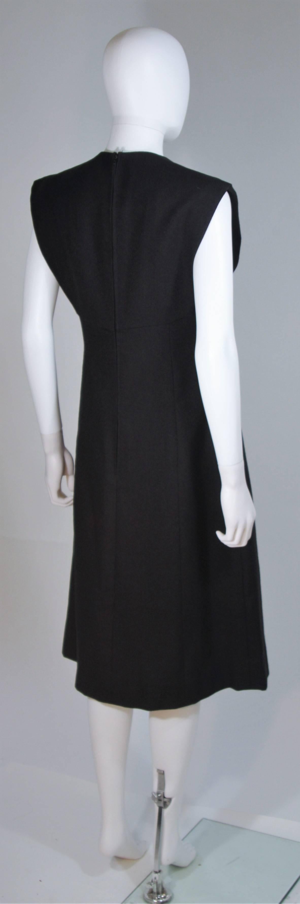 MOLLIE PARNIS 1960's Black Linen A-Line Shift Dress Size 10 For Sale 2