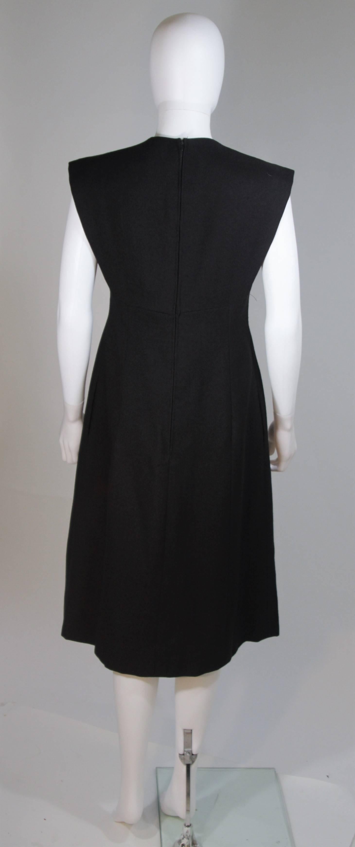 MOLLIE PARNIS 1960's Black Linen A-Line Shift Dress Size 10 For Sale 3