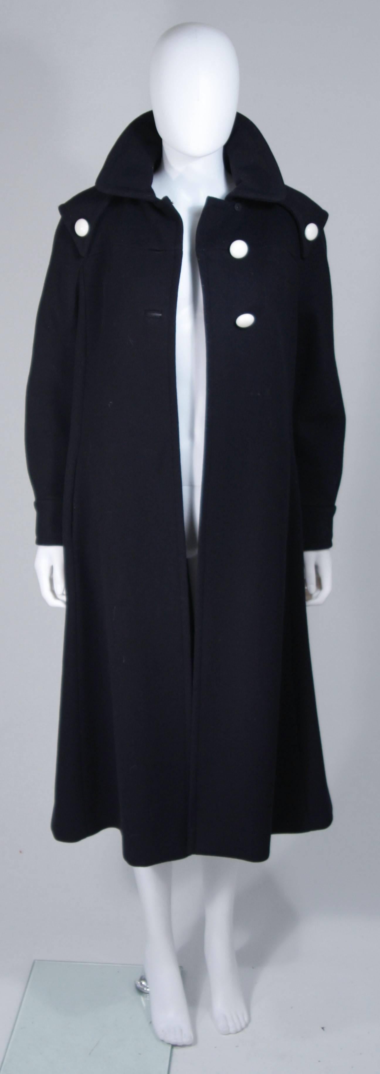 CUDDLE COAT 1980's Attributed Navy Wool Coat with White Button Detail Size 6-8 In Excellent Condition For Sale In Los Angeles, CA