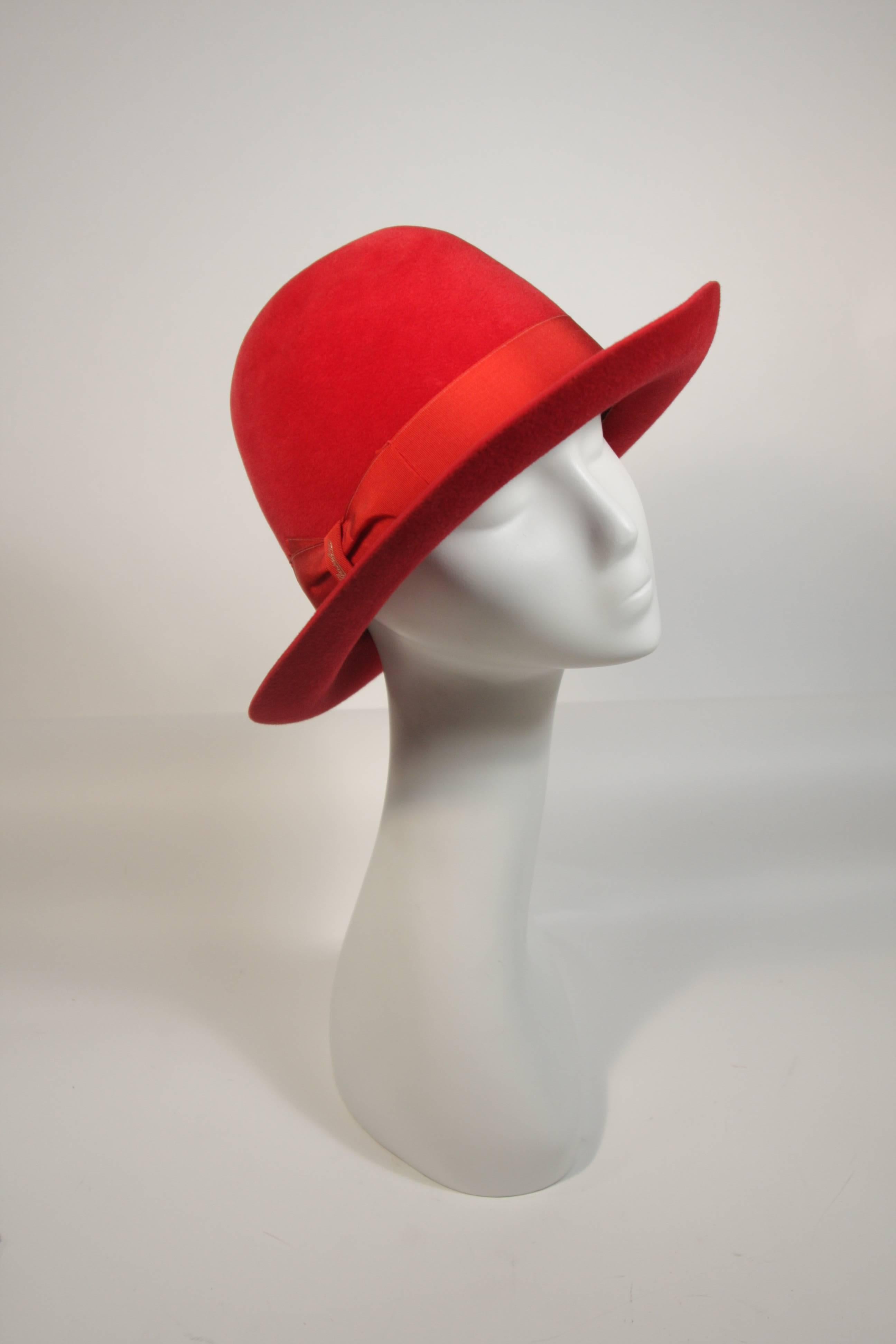 This Borsalino Italy hat is composed of a red felt and features a ribbon around the brim. In great vintage condition. A very chic design. Size 6 3/4. Made in Italy. 

**Please cross-reference measurements for personal accuracy. The size listed in