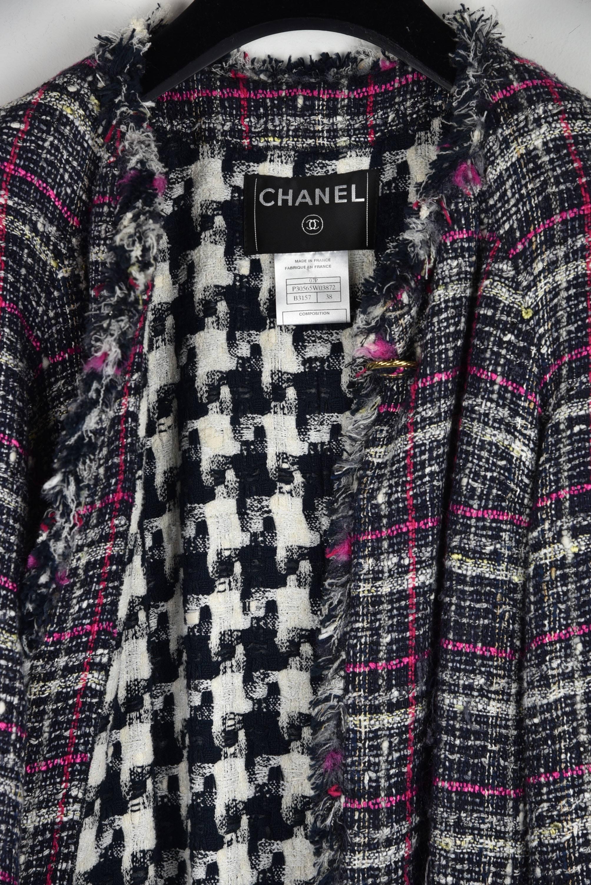 Women's Chanel 07P Tweed Plaid Navy/Pink Reversible Coat with Navy &/White Lining FR 38 For Sale