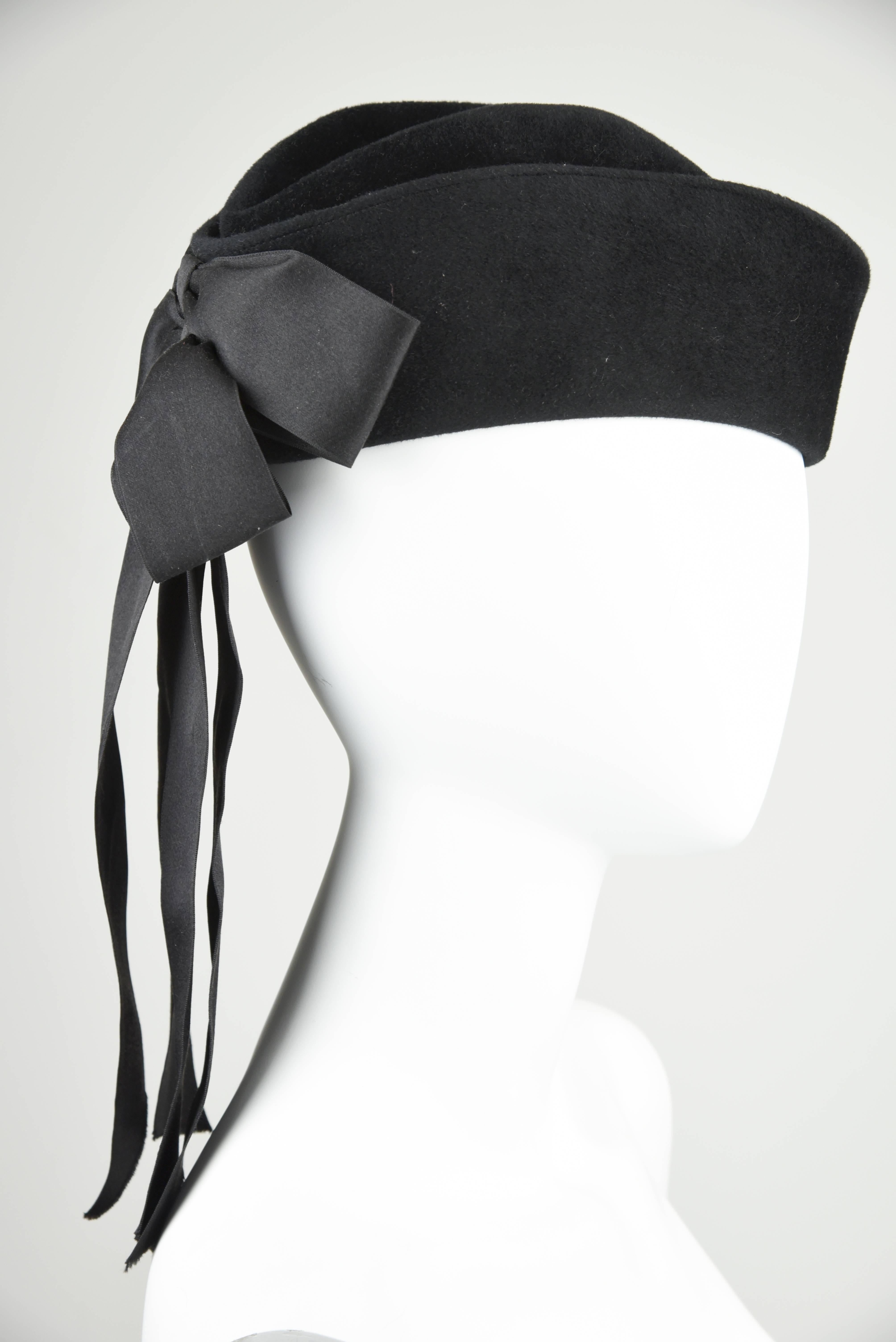 1988A Black Felt Hat With Double Black Satin Bow and Ribbons, Size 58 For Sale 5