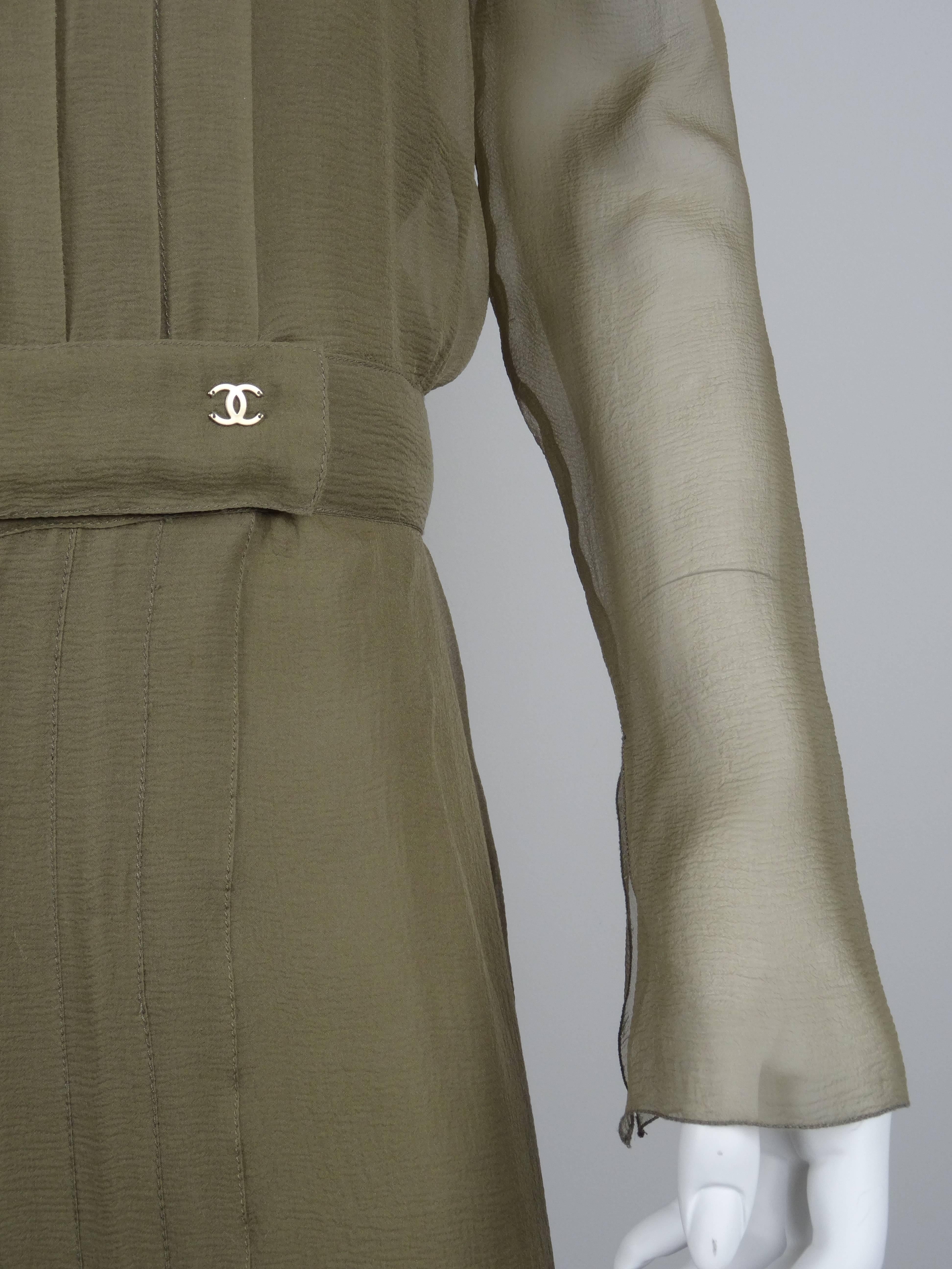 Chanel 2004A Taupe 1920s Style Pleated Sheer Silk 3/4 Length Dress With Bow FR38 For Sale 1