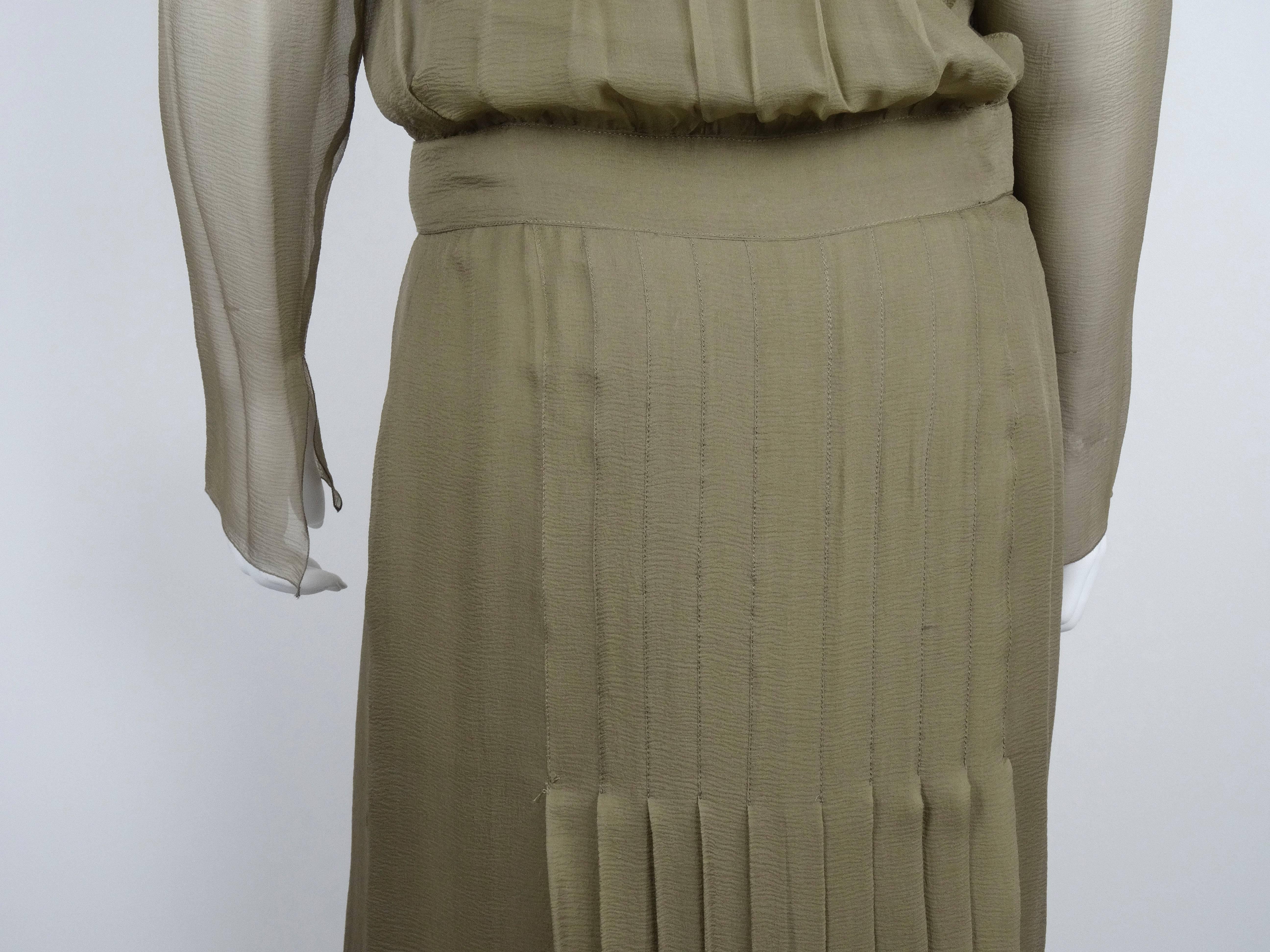 Chanel 2004A Taupe 1920s Style Pleated Sheer Silk 3/4 Length Dress With Bow FR38 For Sale 3