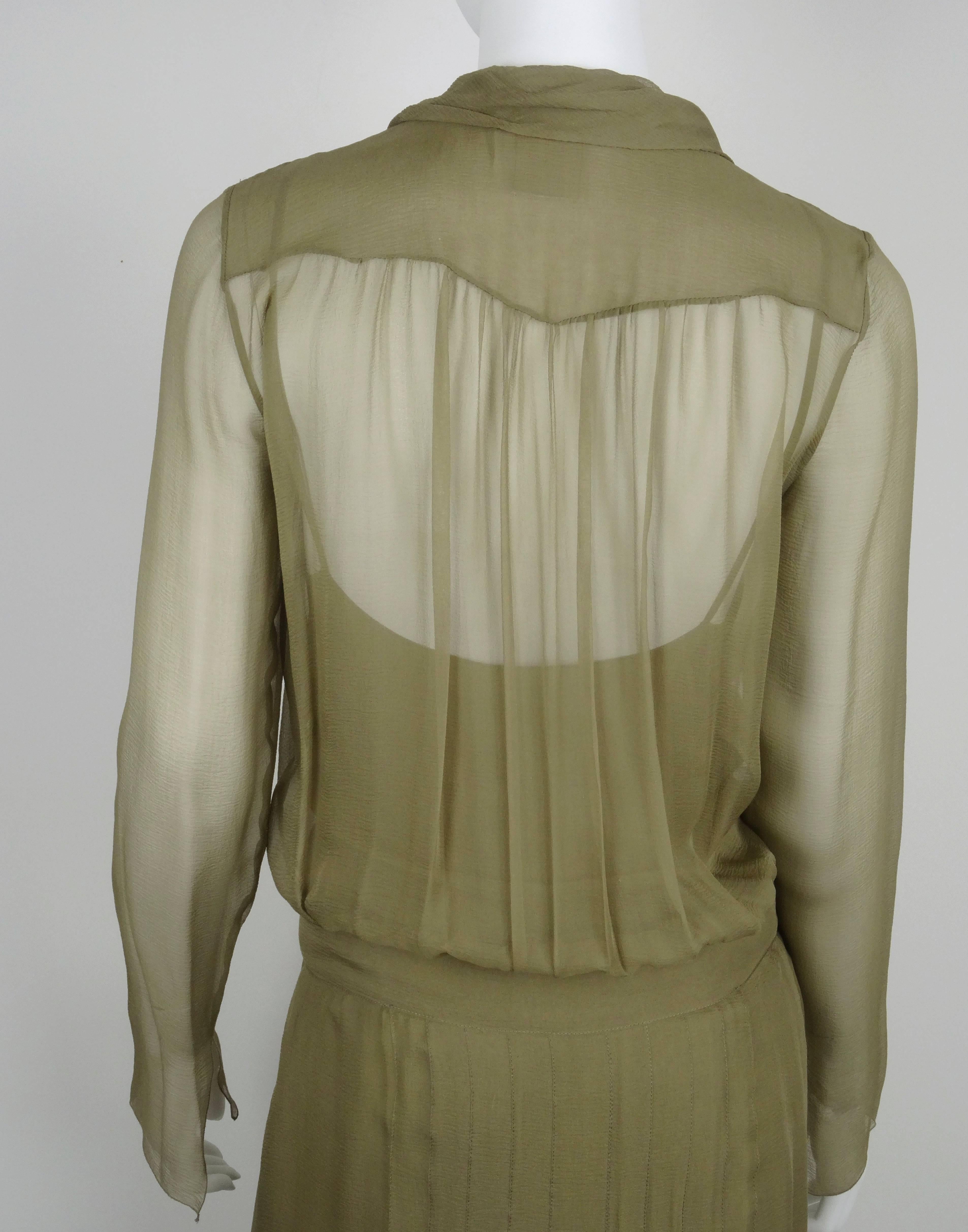 Chanel 2004A Taupe 1920s Style Pleated Sheer Silk 3/4 Length Dress With Bow FR38 For Sale 4