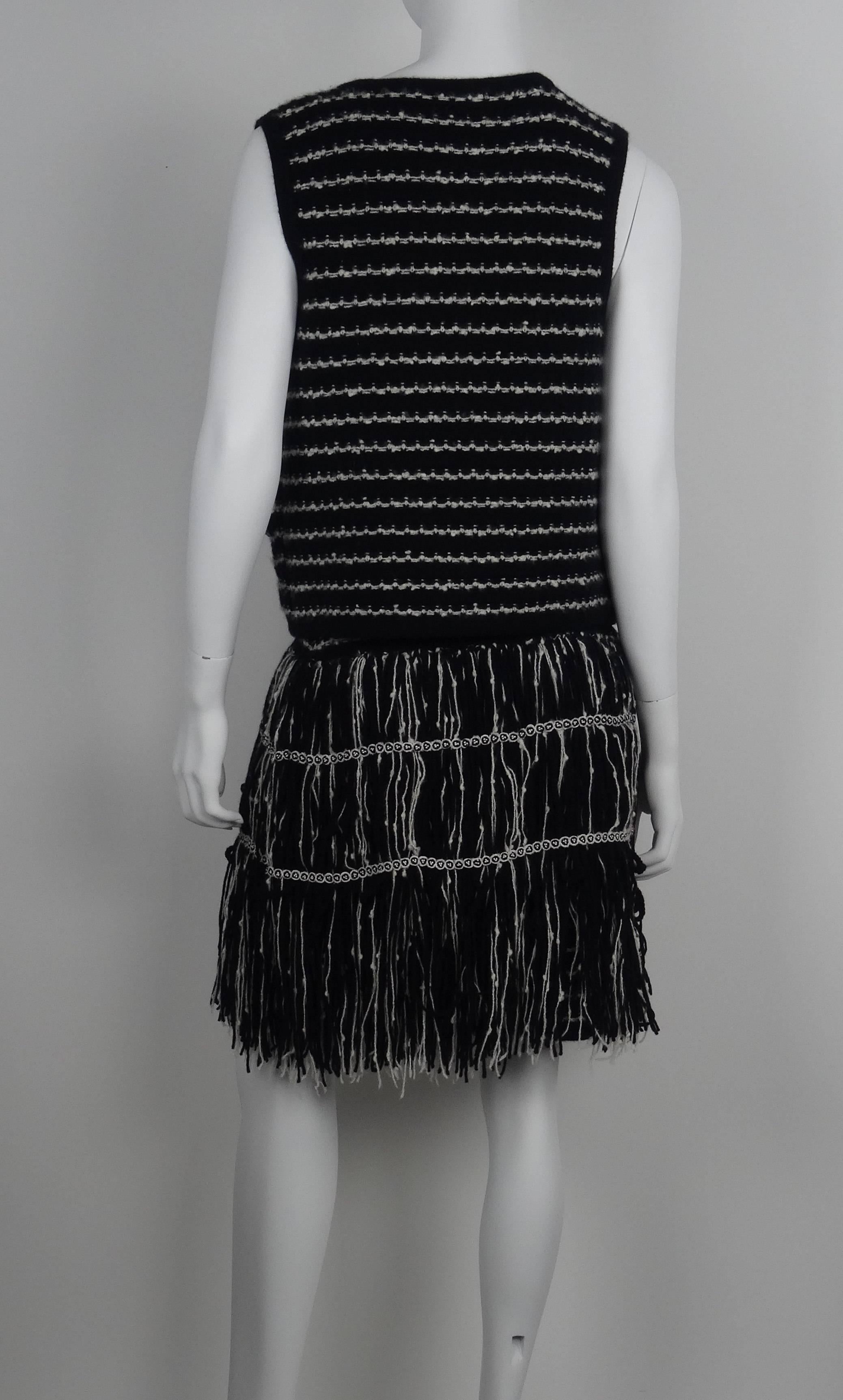 Chanel 2010A Black & White Cashmere/Wool Cardigan Vest and Skirt For Sale 1