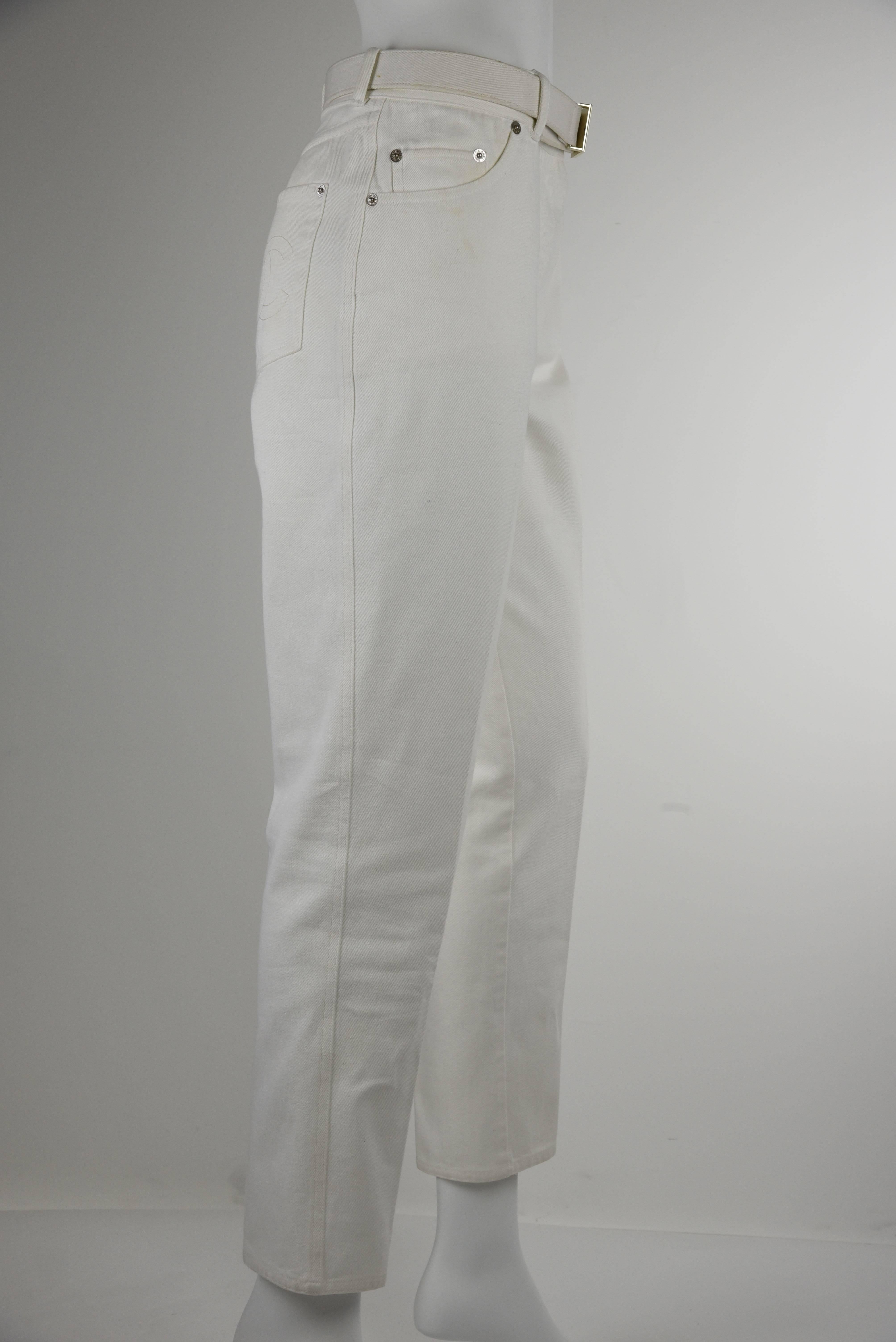 Gray Chanel 1995P White Twill Cotton Jeans with Silver Belt Buckle & CC Pocket FR38 For Sale
