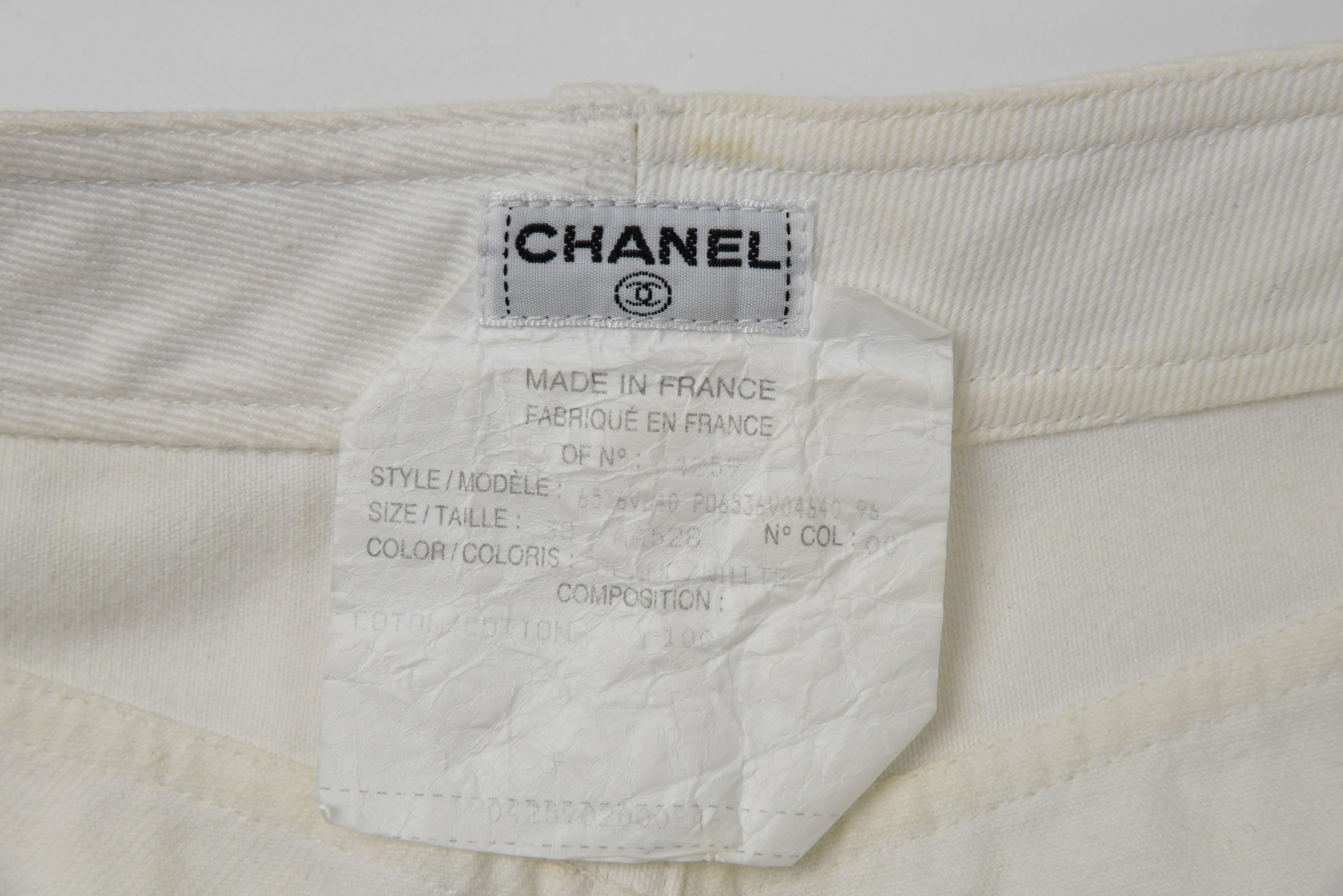 Chanel 1995P White Twill Cotton Jeans with Silver Belt Buckle & CC Pocket FR38 For Sale 2