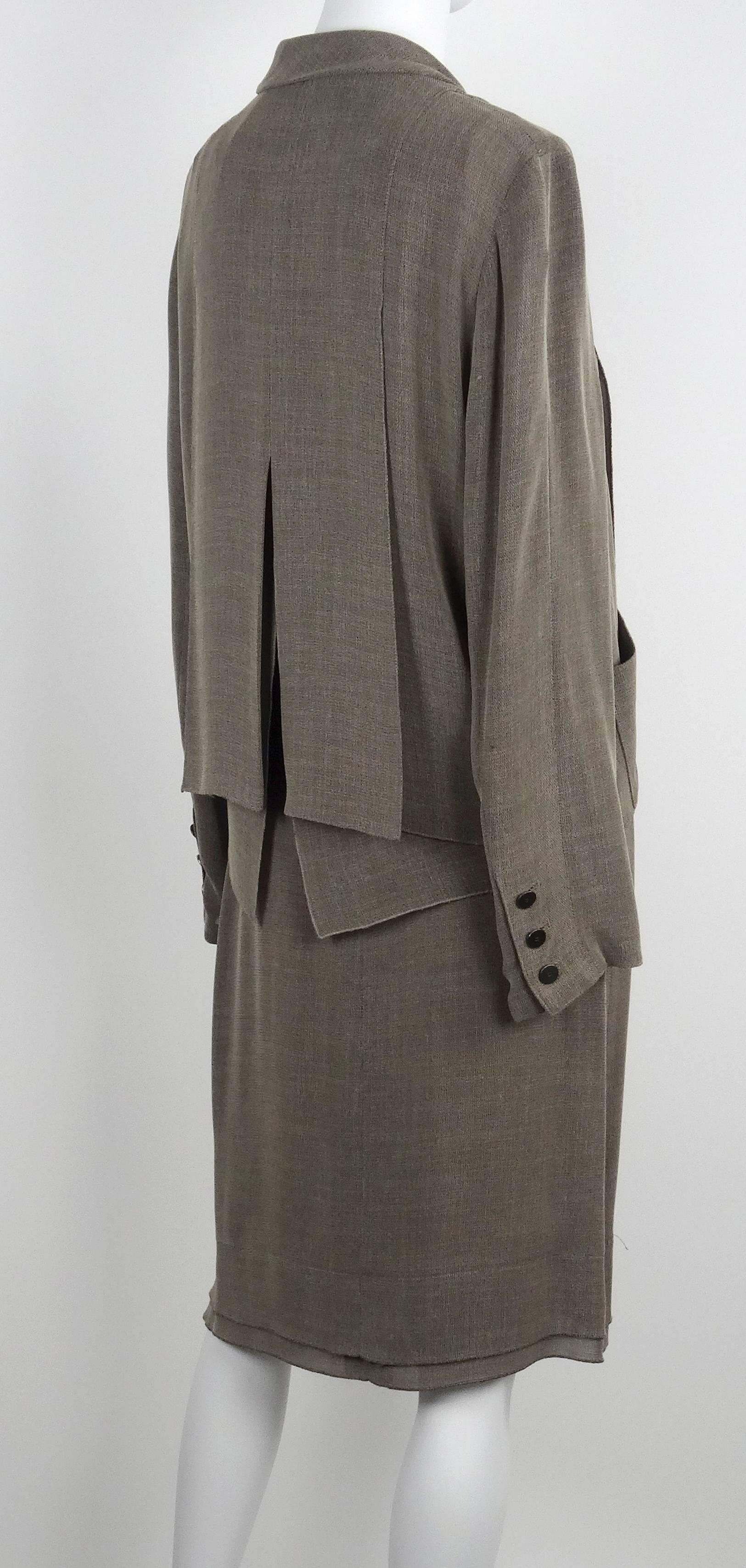 Chanel 1999P  Architectural Design 3-Piece Taupe Day Business Ensemble FR40 In Excellent Condition For Sale In Portland, OR