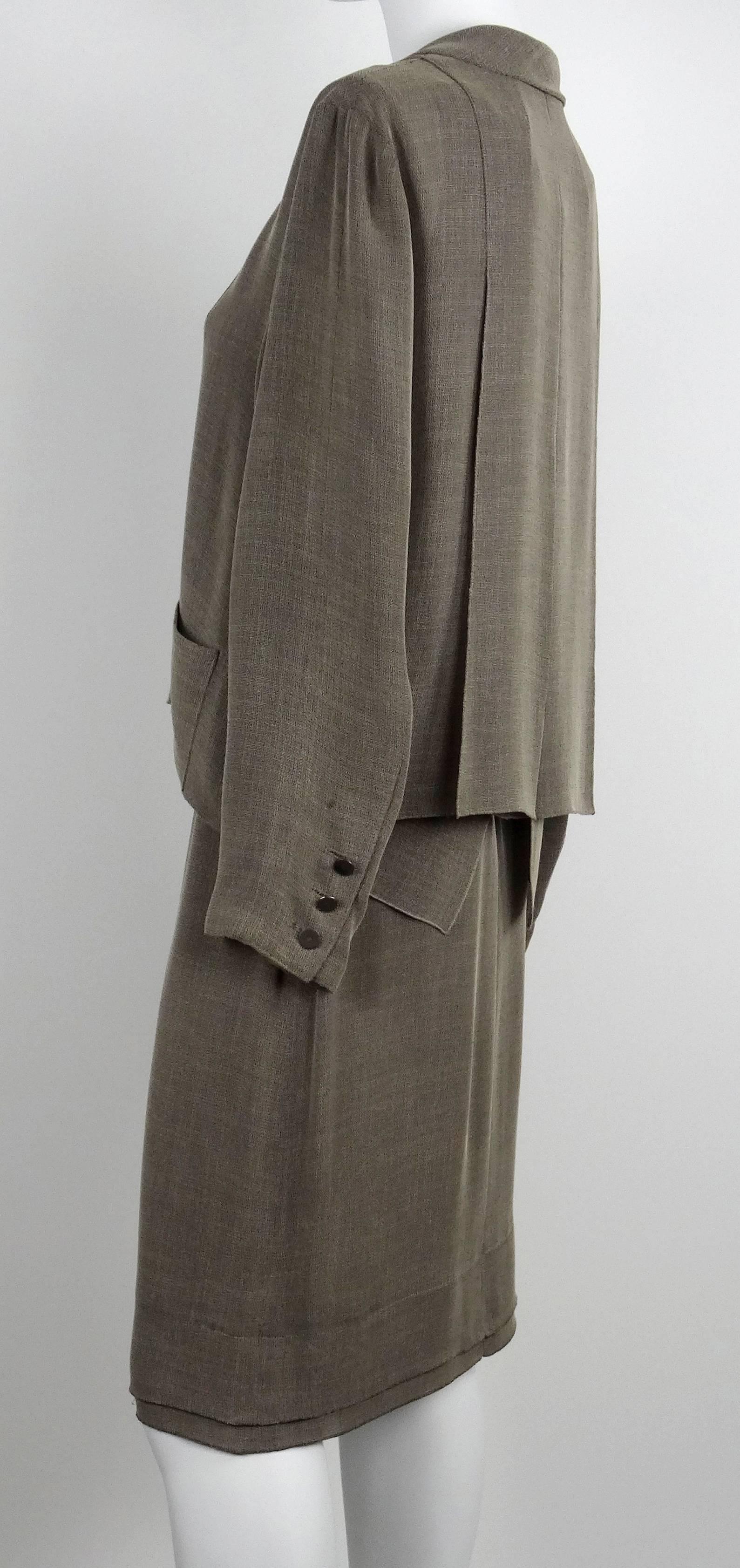 Women's Chanel 1999P  Architectural Design 3-Piece Taupe Day Business Ensemble FR40 For Sale