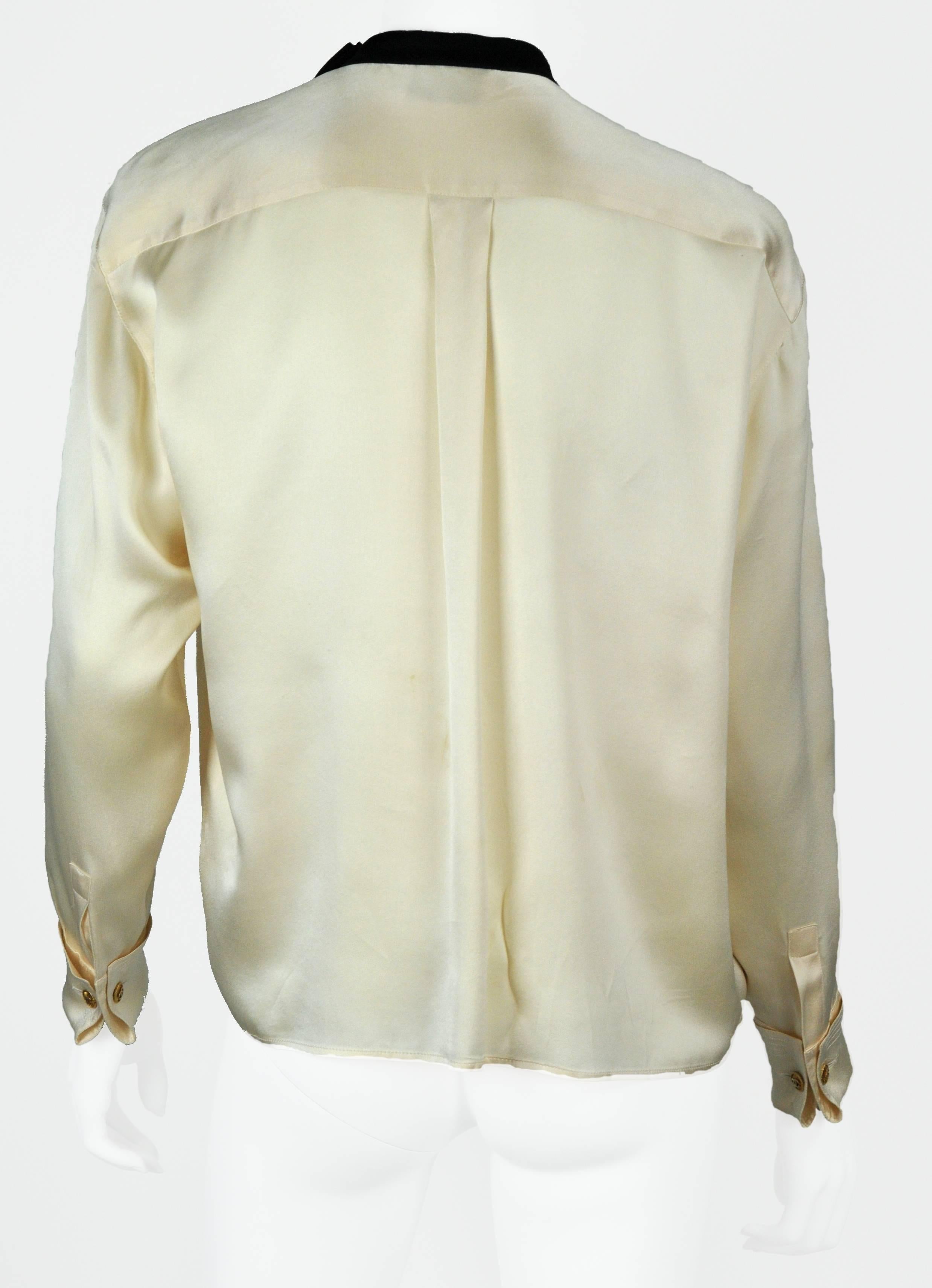 Chanel Boutique circa1984 White Satin Black Bow Pristine Classic Blouse FR38 For Sale 3