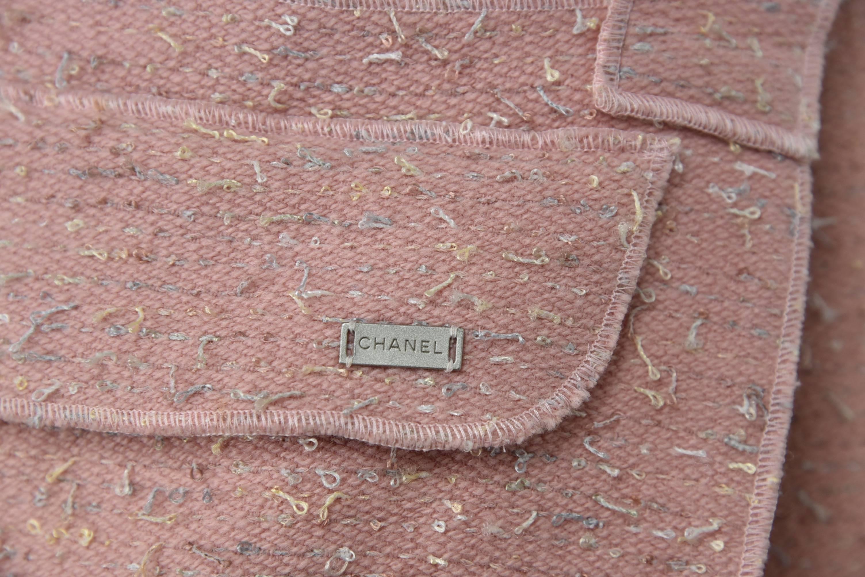 Chanel 1999A Pink Tweed Ruffled Suit Jacket & Skirt with Matching Pouch, FR 40 For Sale 3