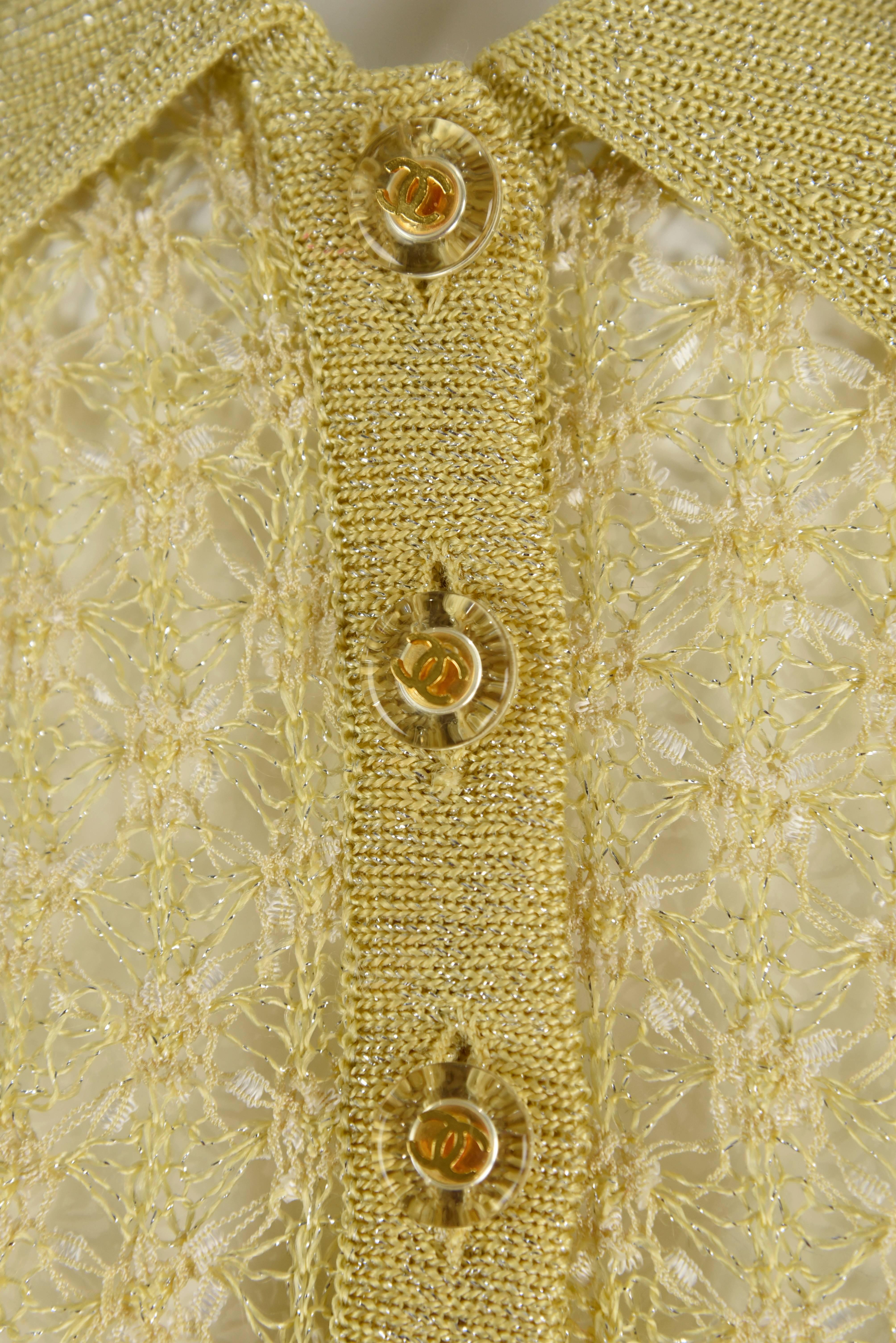 Chanel Boutique 1997P Gold/Metallic Crochet Sleeveless Top with Clear Buttons 42 For Sale 1