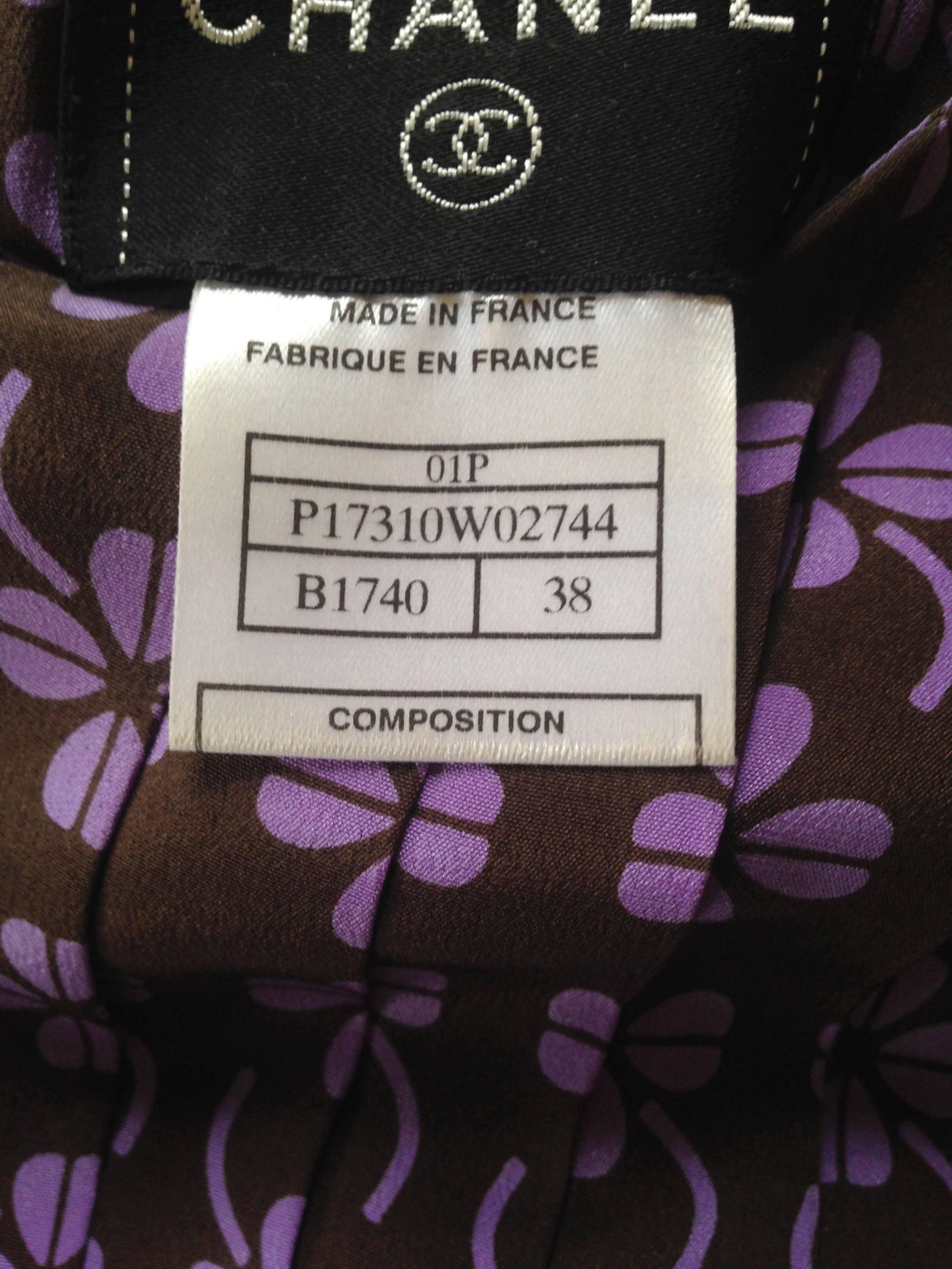 2001 Chanel Two-Piece Dress Set Purple Logo Print and Woven Wool Fabric FR 38 For Sale 5