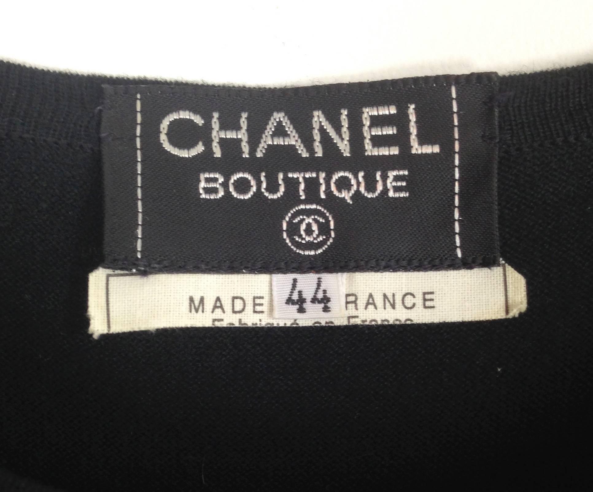 1980s Chanel Boutique Cotton Sleeveless Top with CC front and 4 gold CC Buttons For Sale 1