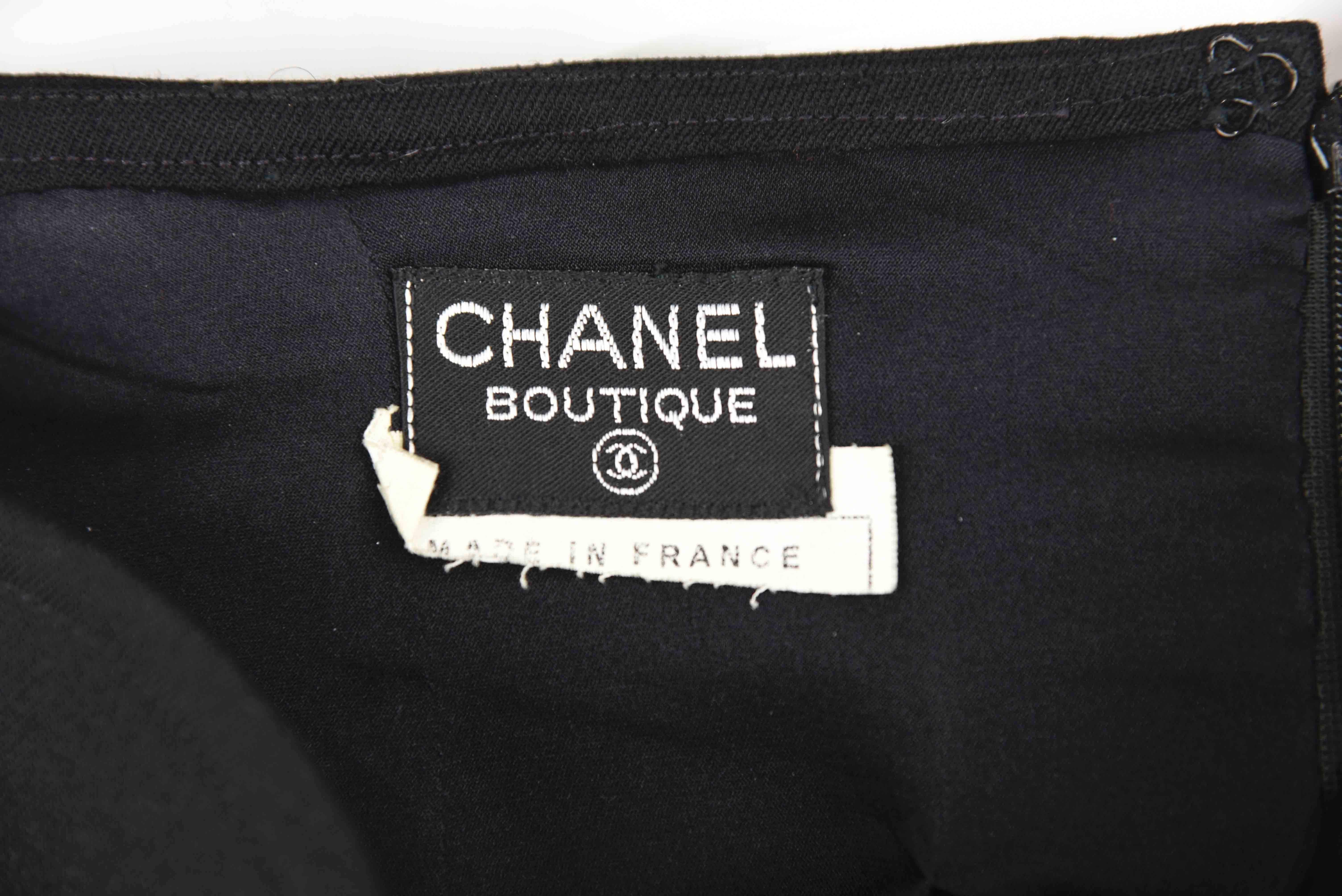 Chanel Boutique 1980's Long Black Skirt With Front Slits and Waist Detail FR 40 For Sale 6