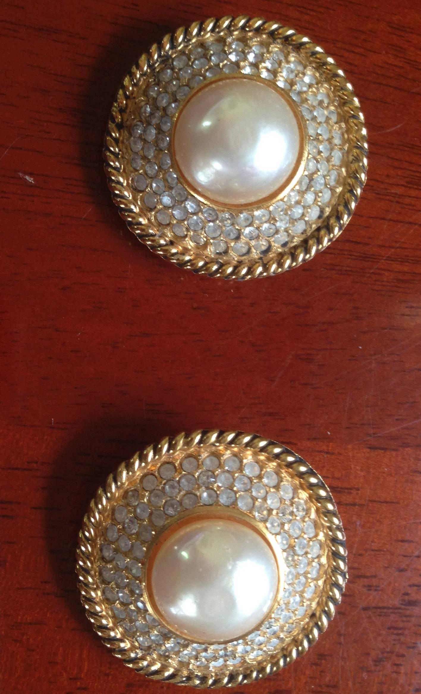 1990s Chanel Large Pearl and Rhinestones Gripoix Round Earrings In Excellent Condition For Sale In Portland, OR