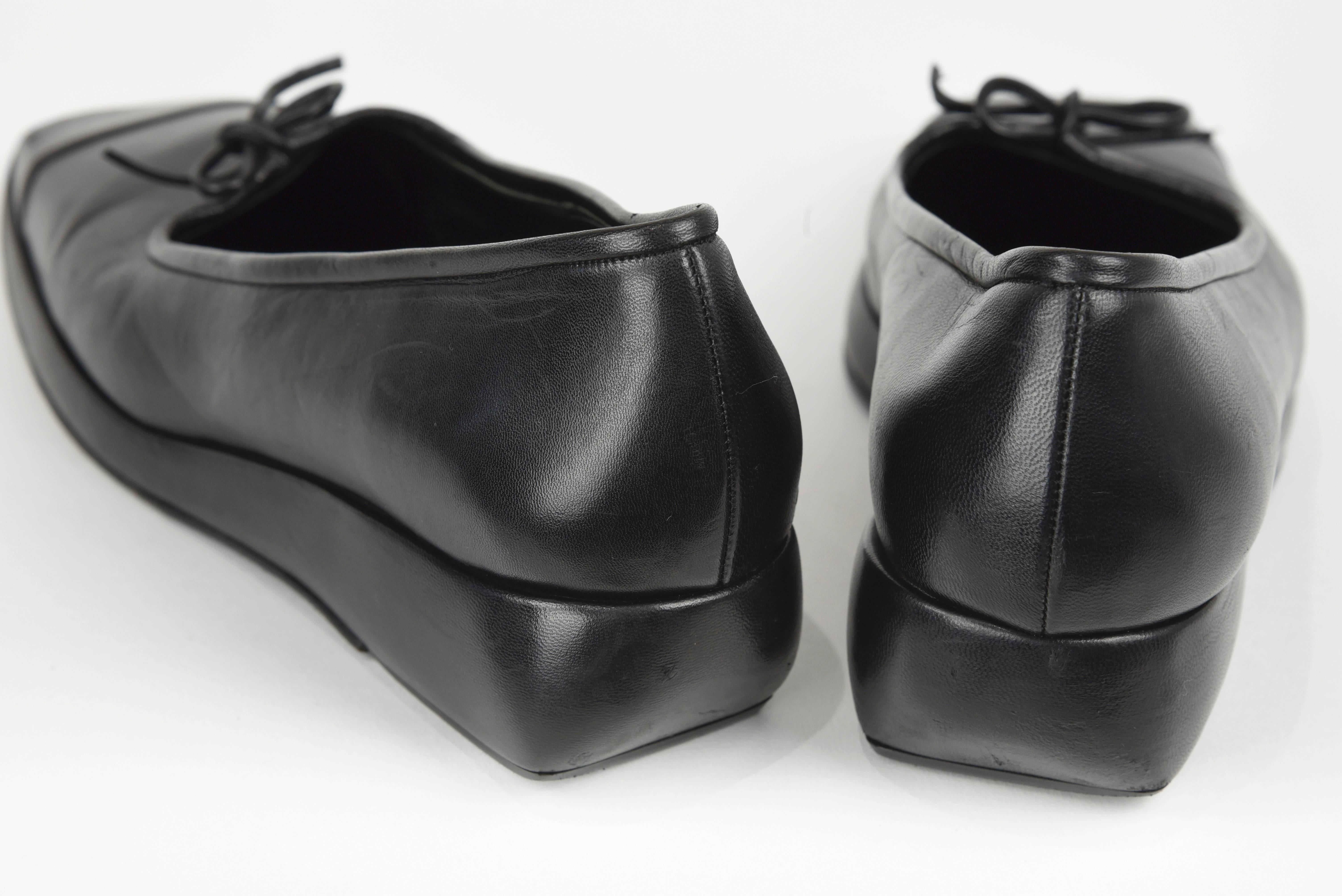 2000s Chanel Platform Squared Toe Black Leather Flat with Low Heel, FR 40 1/2 For Sale 1