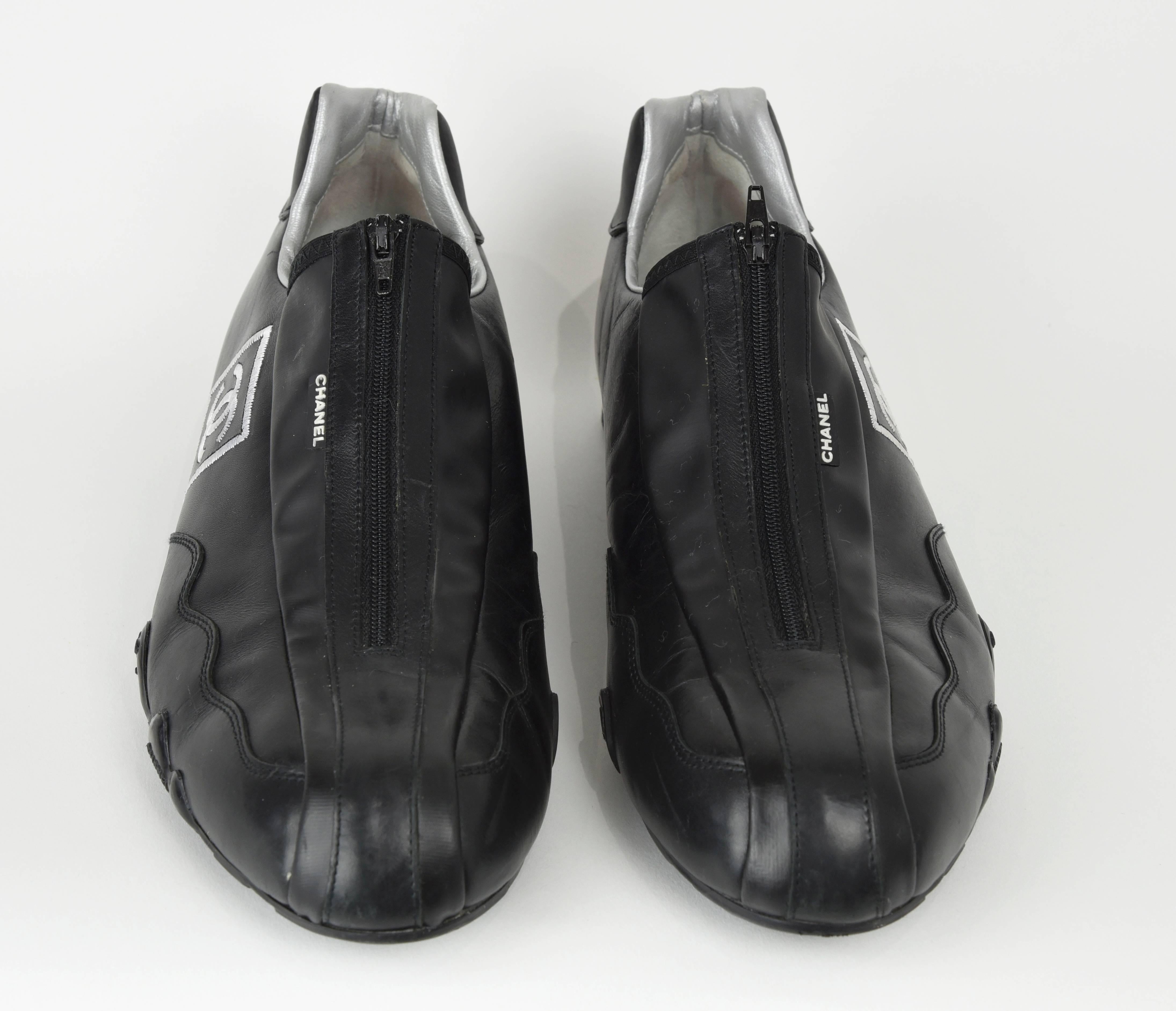 2000s Chanel Sleek Black Leather Athletic Shoes with Hidden Zipper  FR 41 In Excellent Condition In Portland, OR