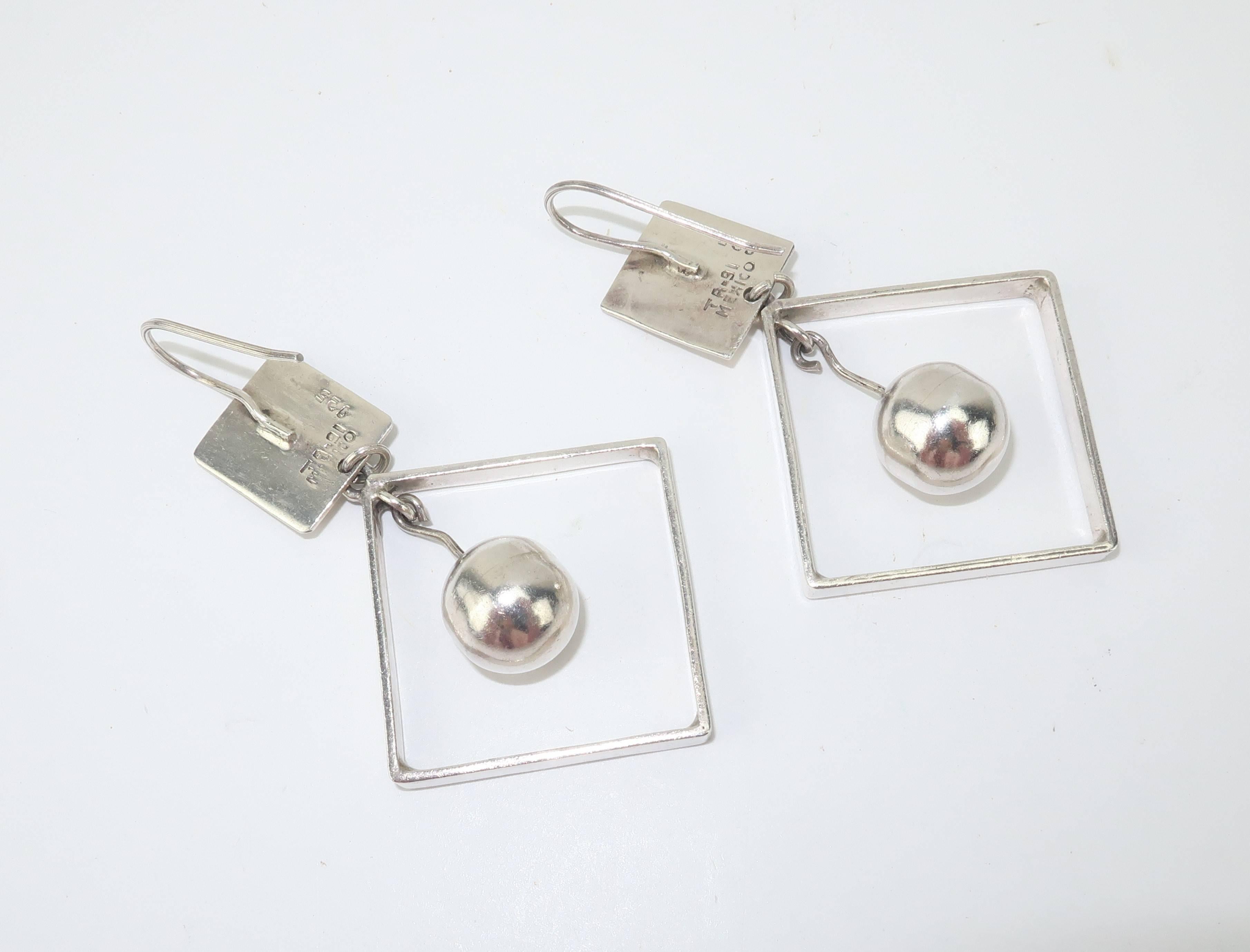 Vintage Sterling Silver Taxco Mexico Geometric Earrings In Excellent Condition In Atlanta, GA