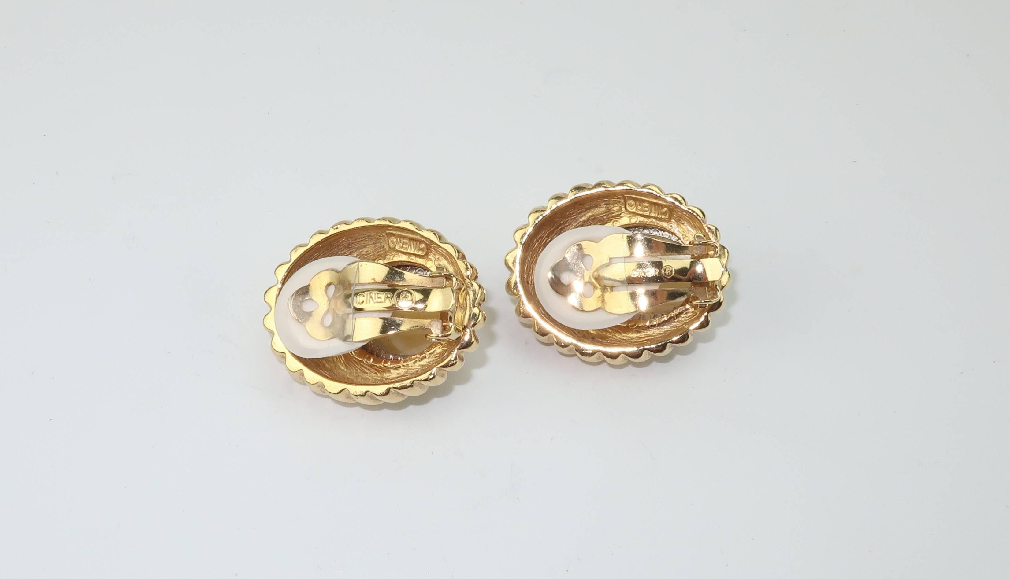 1980's Ciner Faux Pearl & Rhinestone Gold Tone Clip On Earrings 3