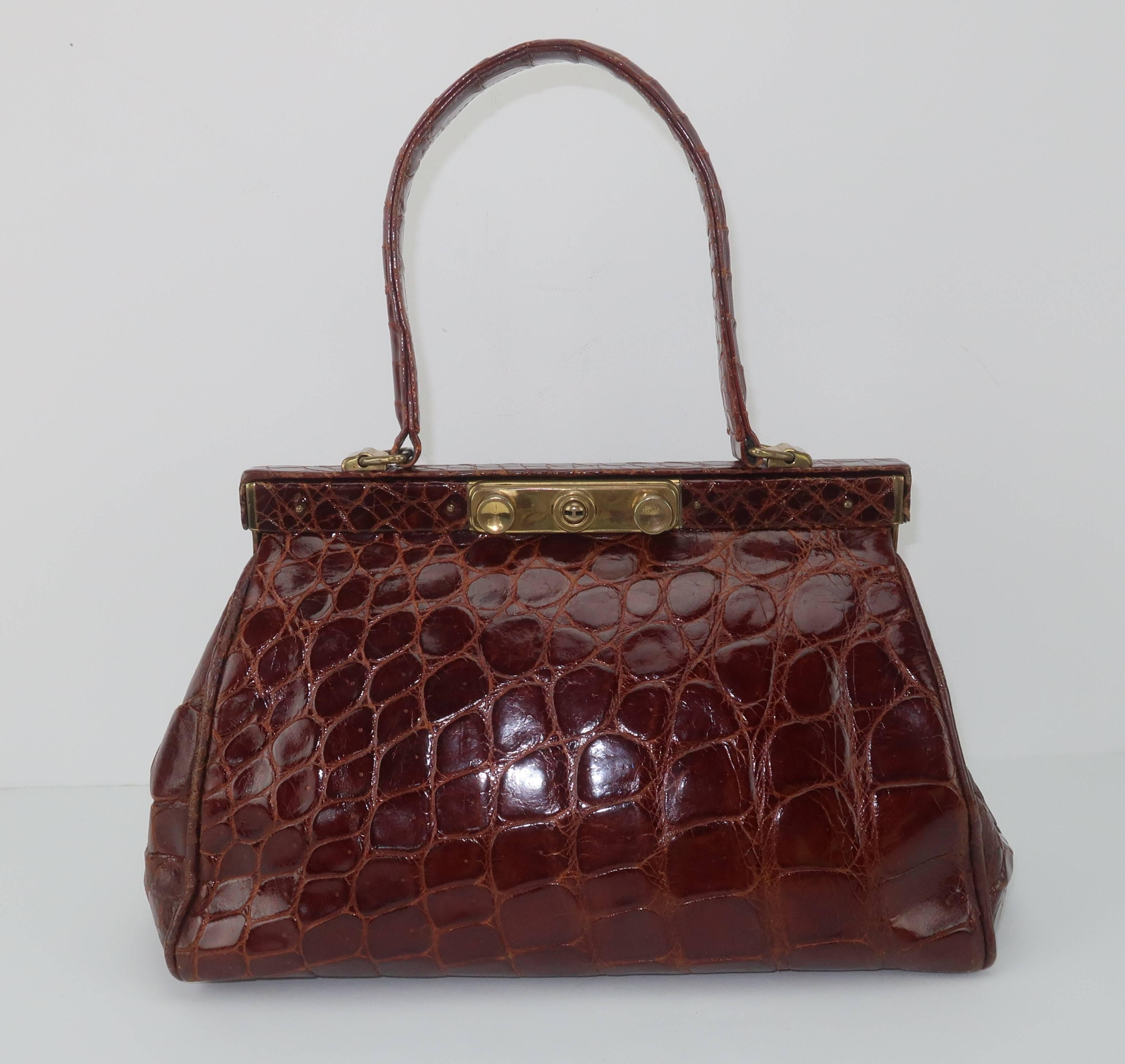 Classic 1950's Alligator Doctor's Bag Handbag With Key In Fair Condition In Atlanta, GA