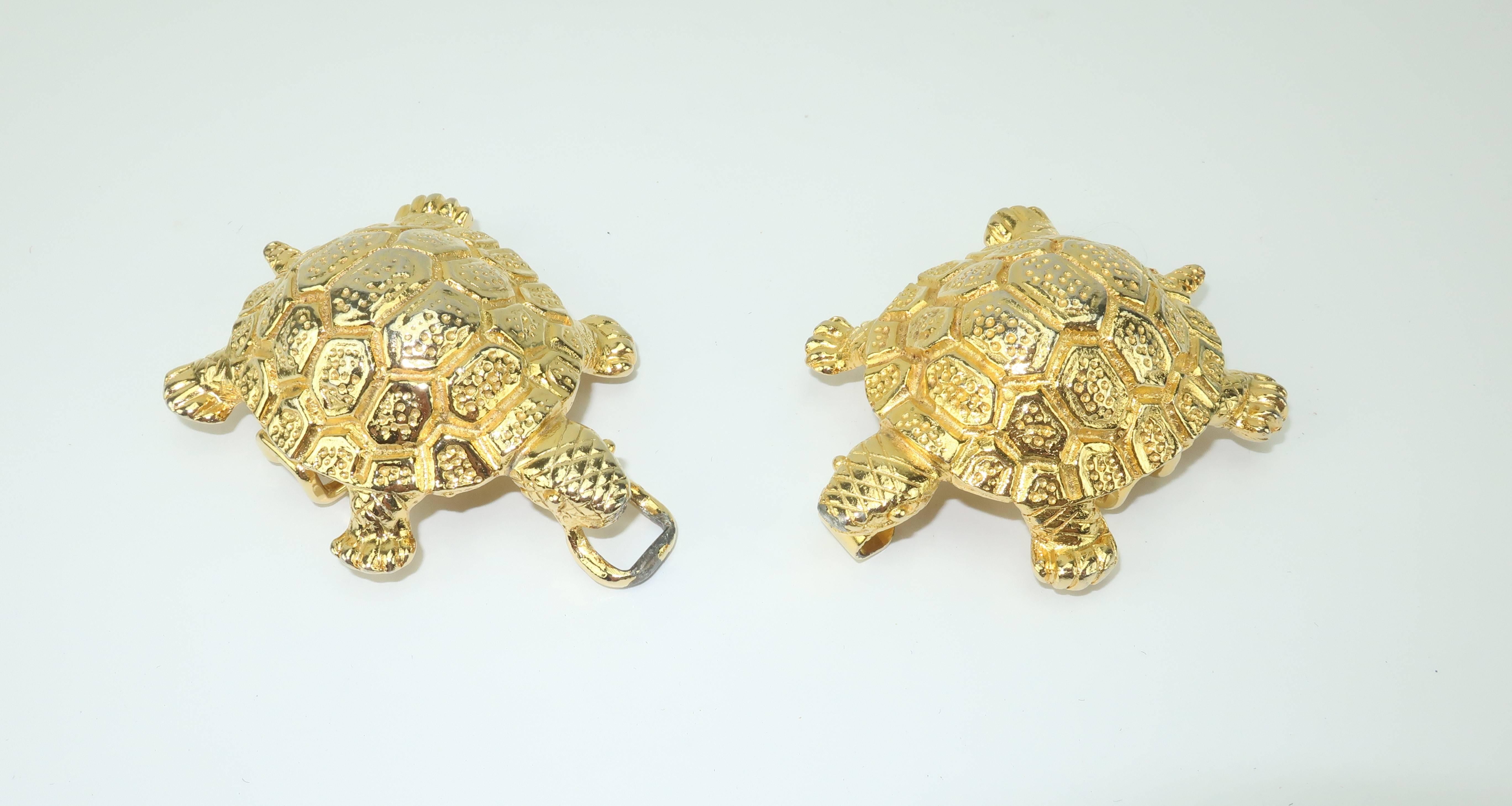 1974 Mimi di N Gold Tone Kissing Turtle Belt Buckles & Pink Belt 1