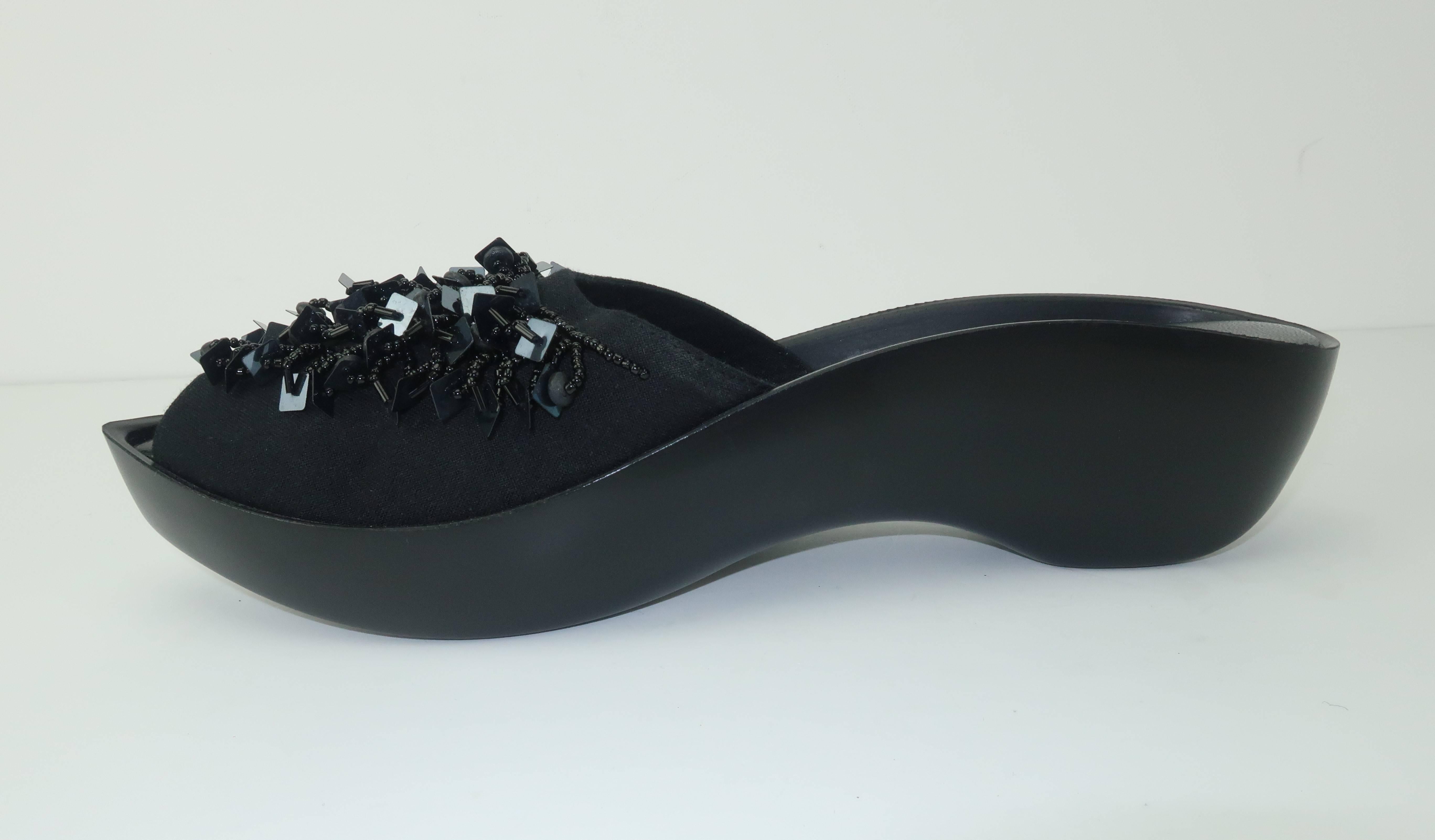 Robert Clergerie Black Canvas Beaded 'Fruit' Slide Sandals Sz 8 1/2B In Good Condition In Atlanta, GA