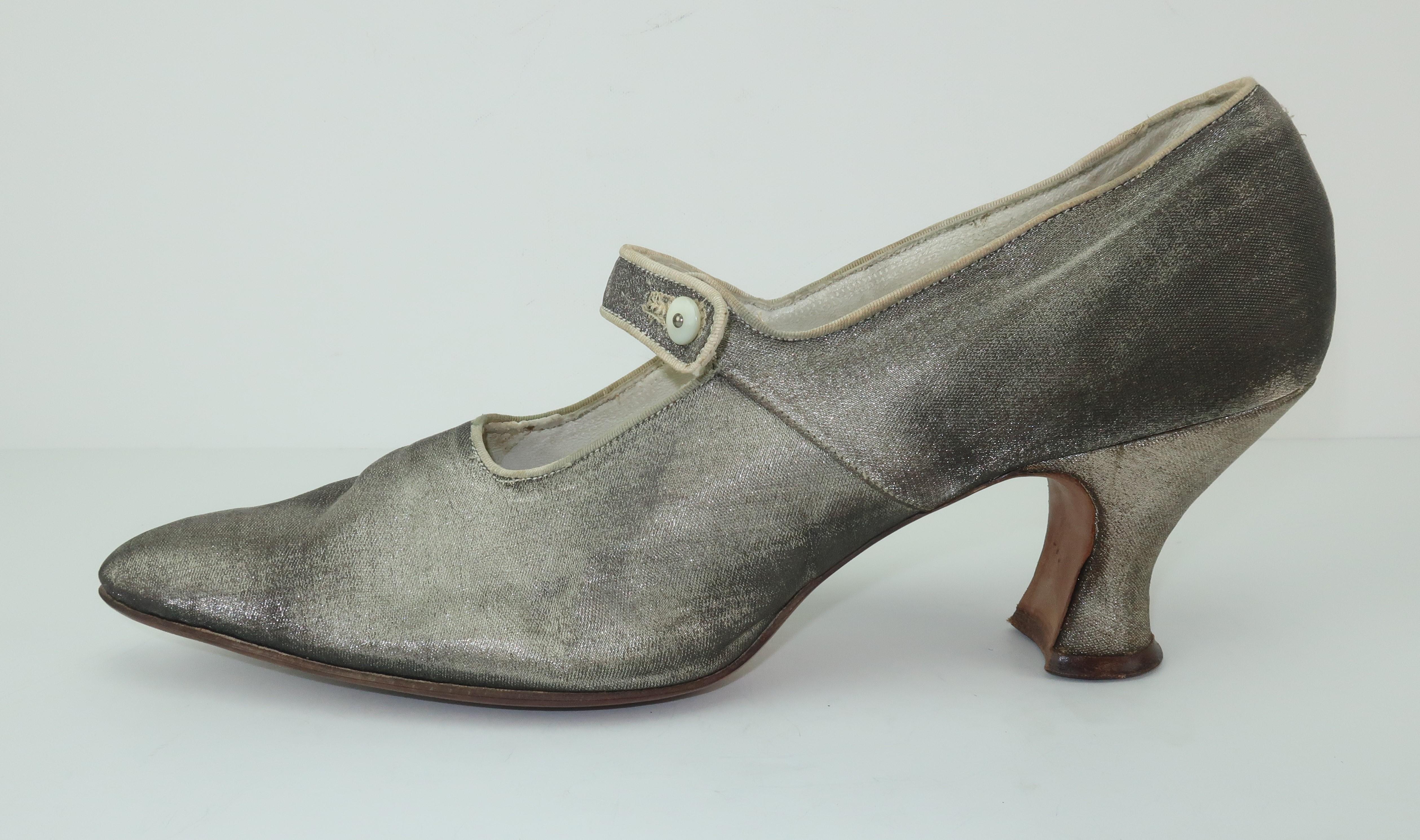 Art Deco 1920's Silver Metallic Flapper Shoes Sz 7.5-8N In Good Condition In Atlanta, GA