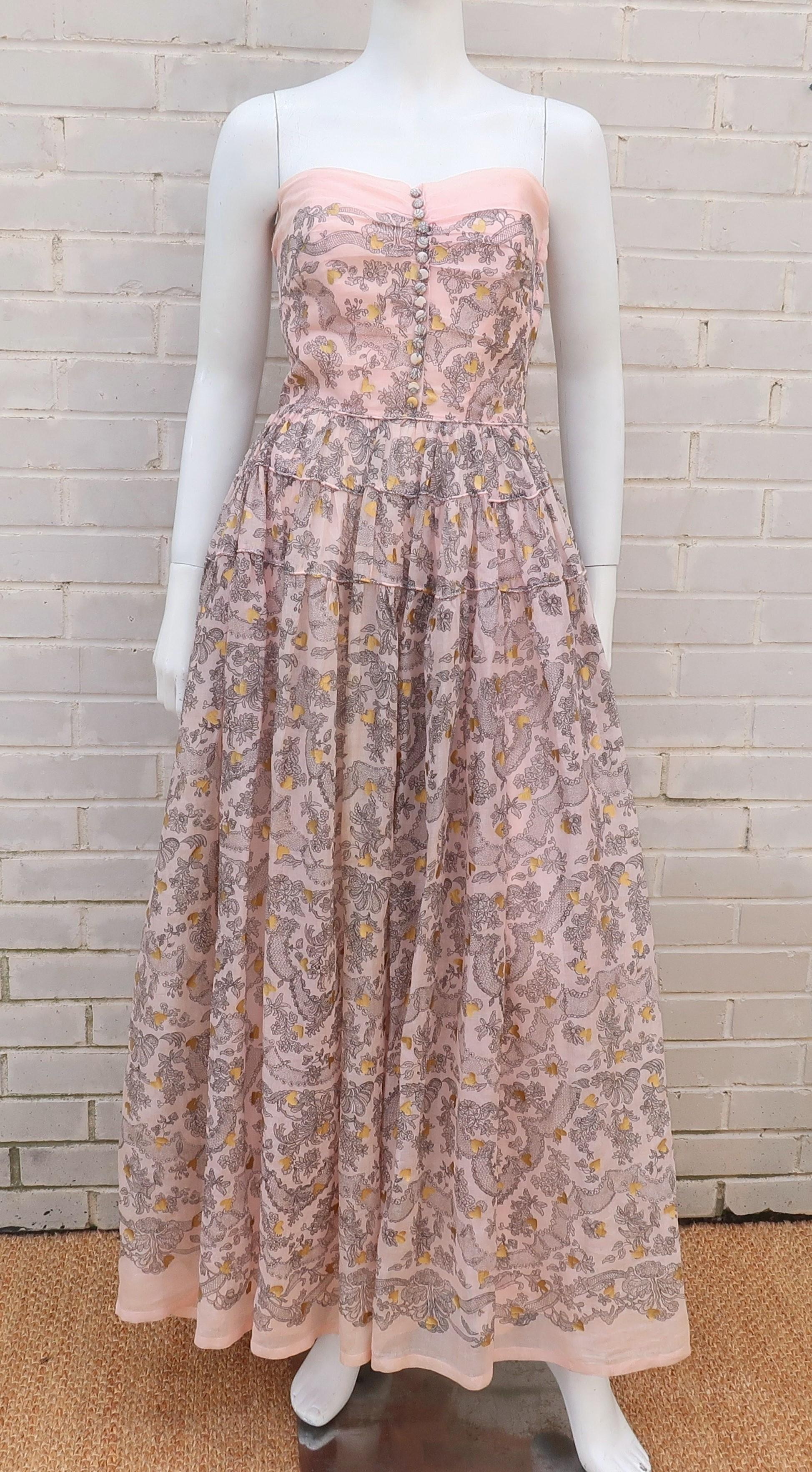 1950's Fred Perlberg Pink & Black Muslin Dress With Gold Heart Accents In Good Condition In Atlanta, GA