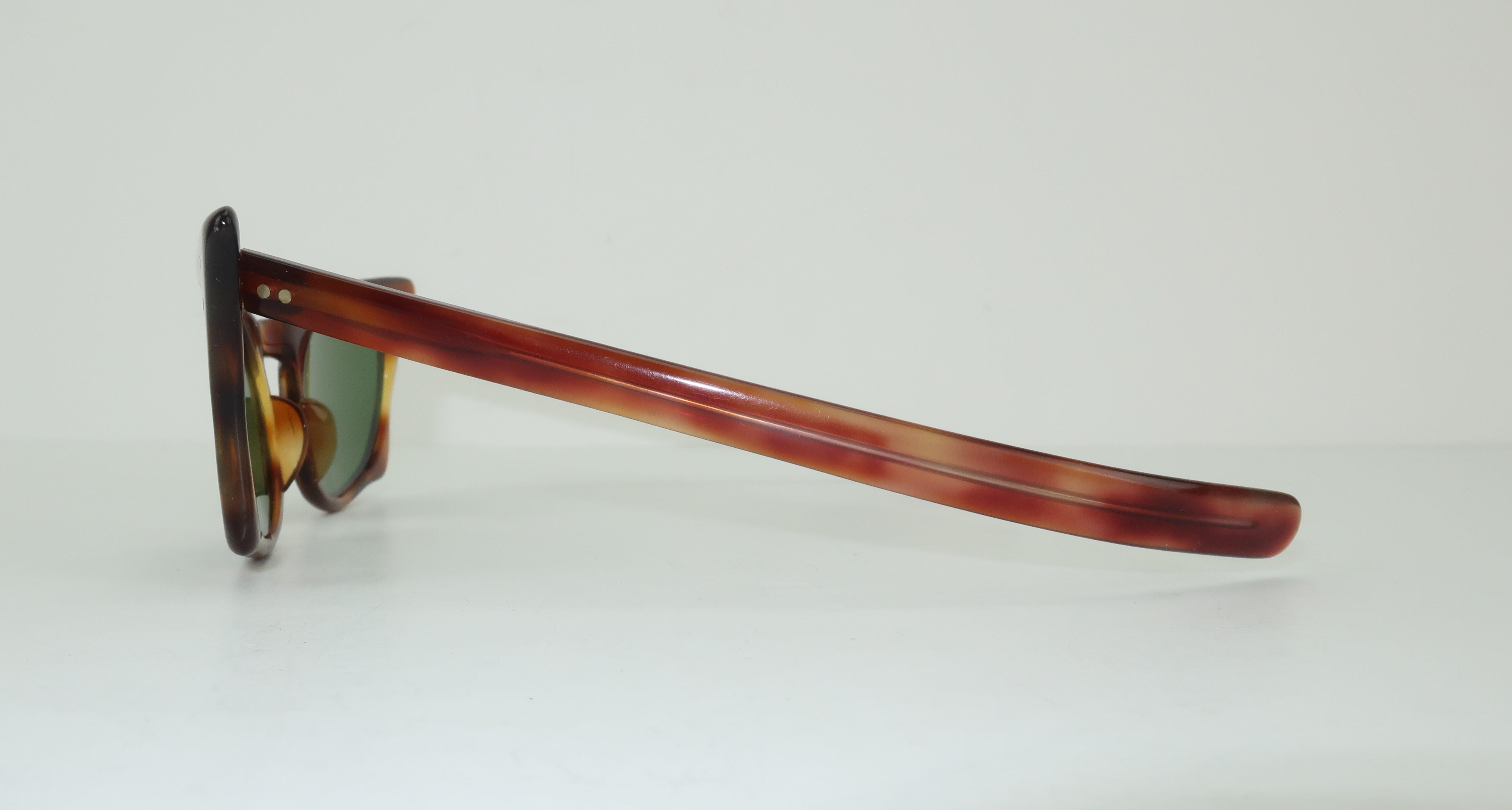 Sculptural French Faux Tortoise Cat Eye Sunglasses, 1950s  In Good Condition In Atlanta, GA