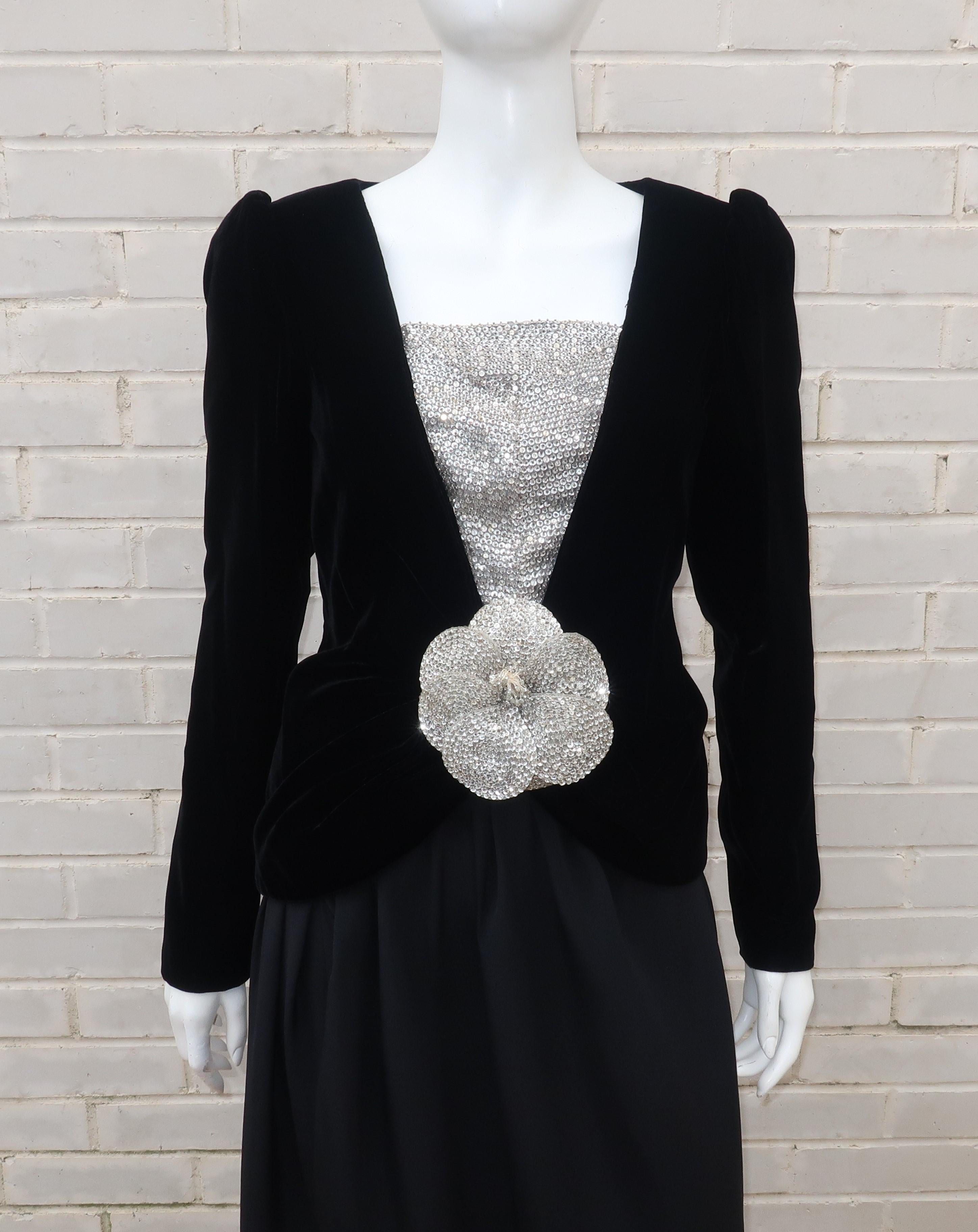 C.1990 Oscar de la Renta Black Velvet Two Piece Dress With Silver Sequins In Good Condition In Atlanta, GA