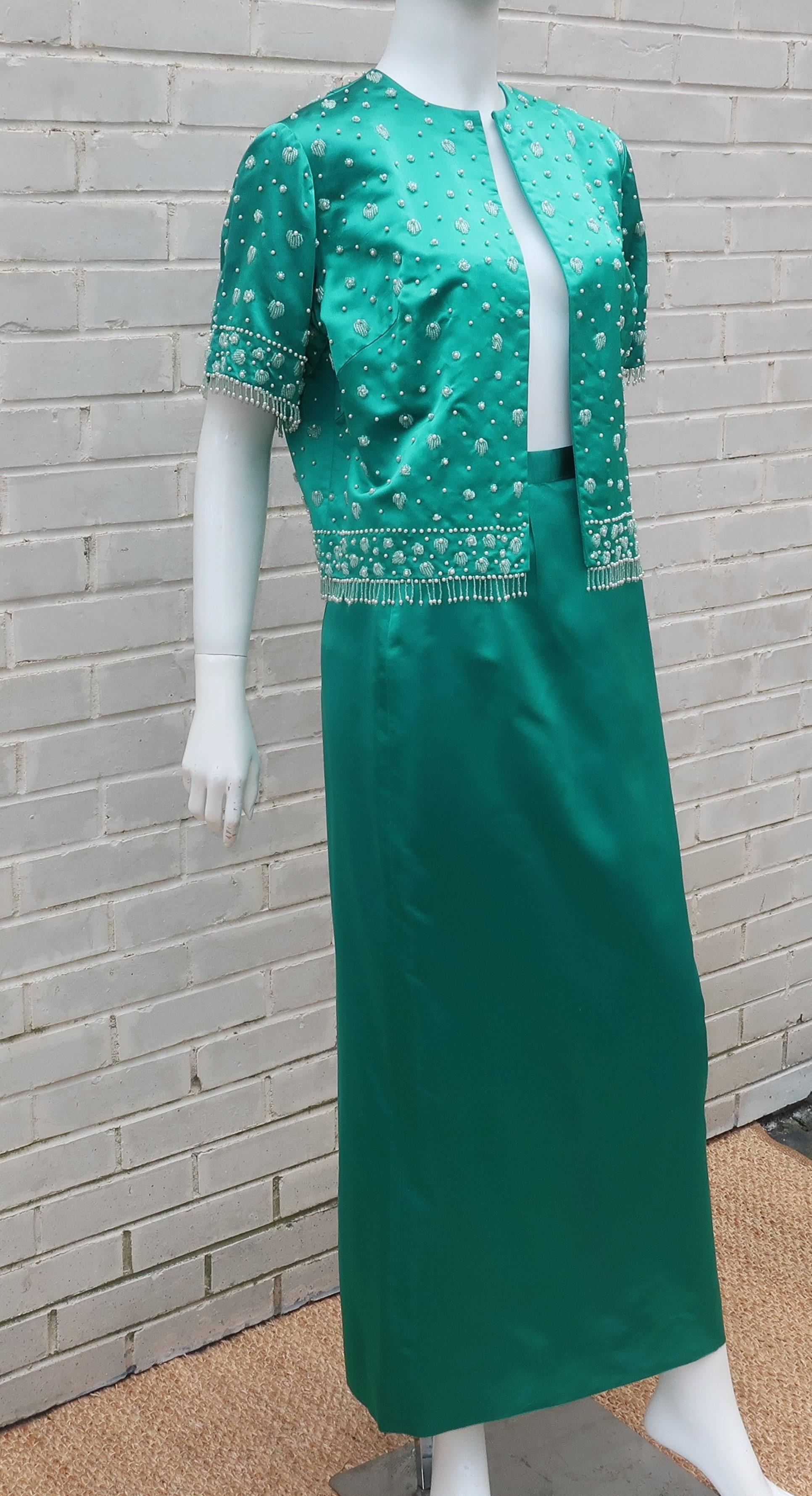 C.1960 British Hong Kong Jade Green Beaded Satin Cropped Top Jacket & Skirt In Good Condition In Atlanta, GA