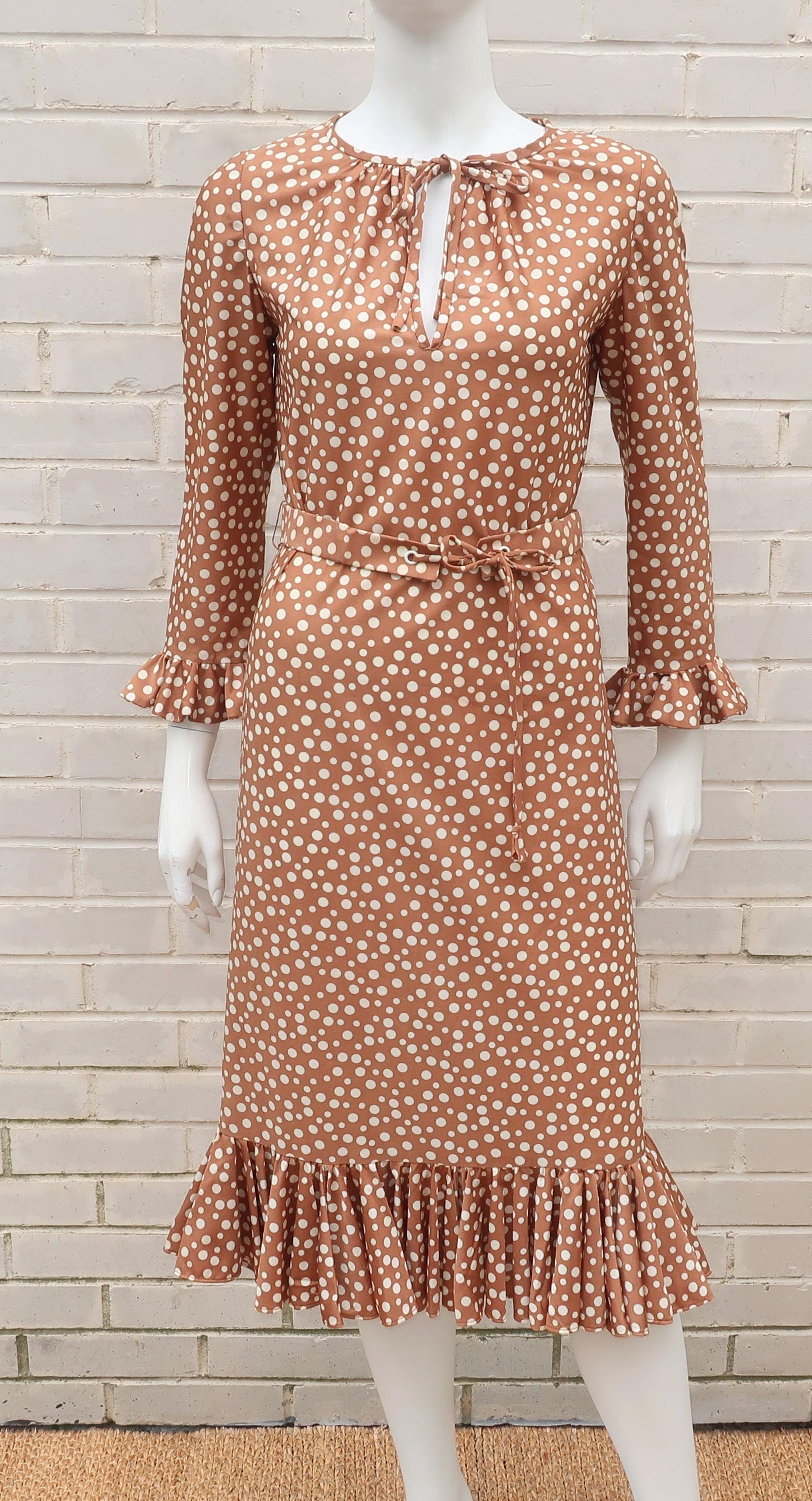 Jane Andre of California Beige Polka Dot Jersey Dress With Ruffle Hem, c 1970 In Good Condition In Atlanta, GA