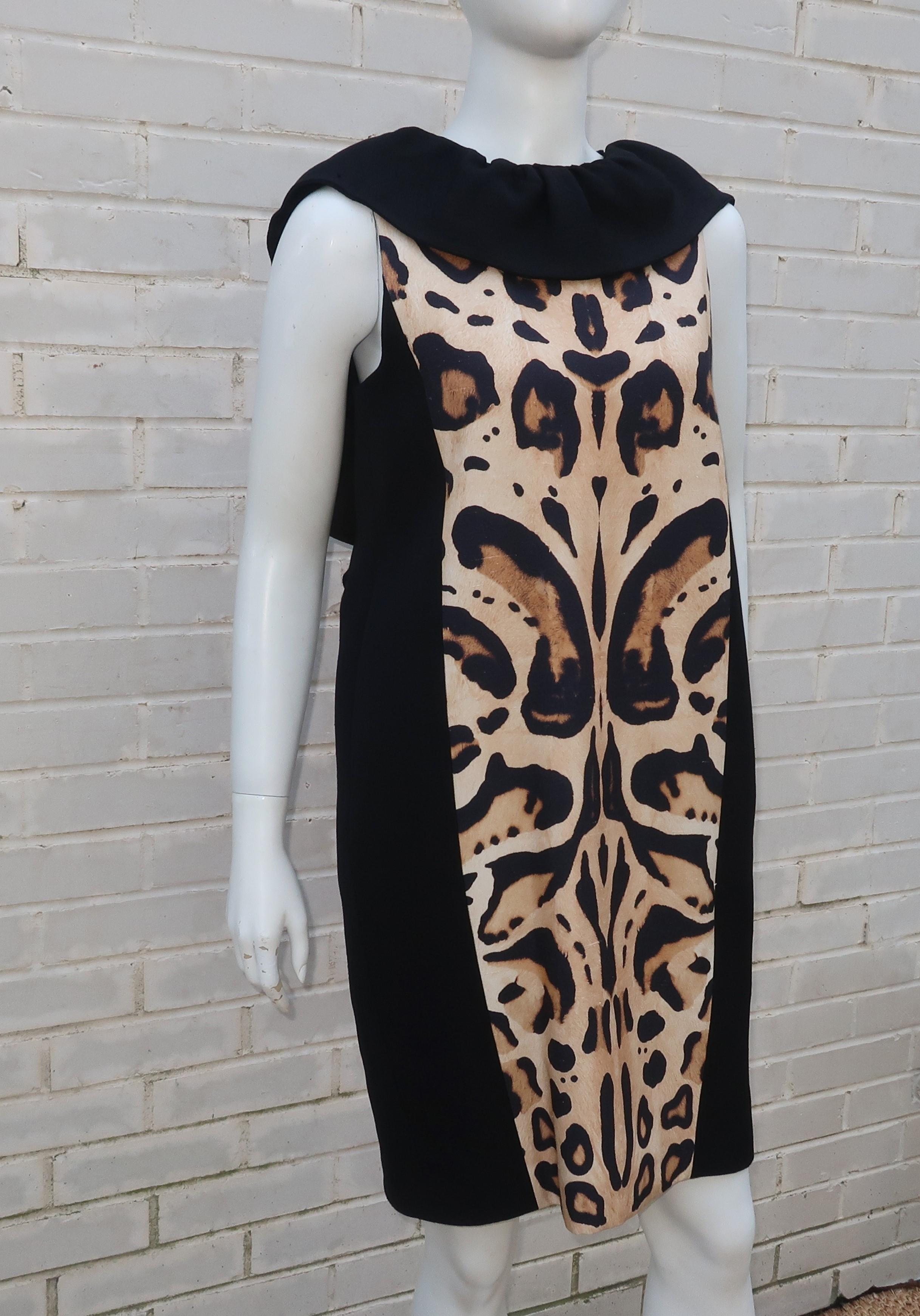 Giambattista Valli Animal Print Silk Linen Dress With Ruffled Collar In Good Condition In Atlanta, GA