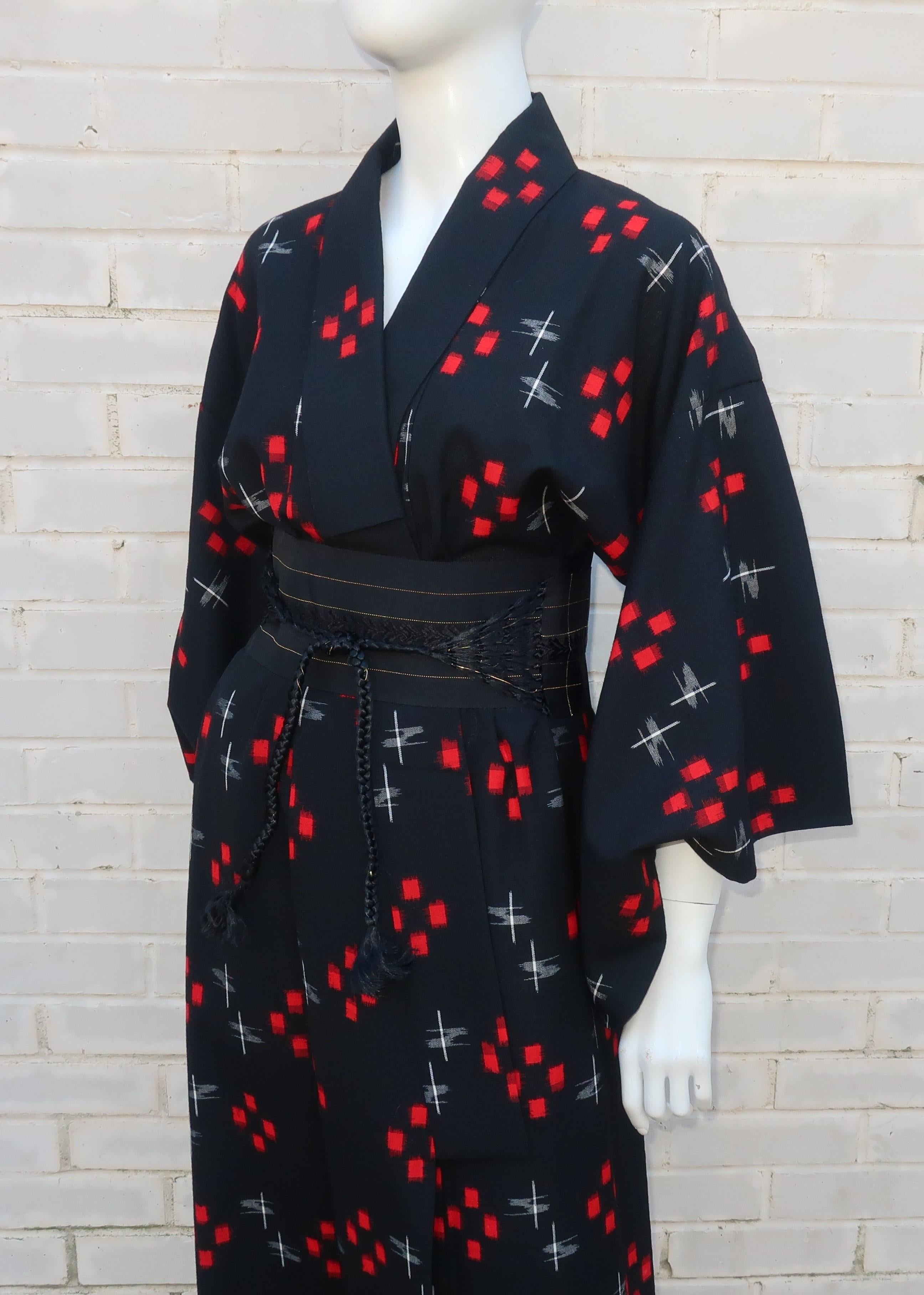 Women's Vintage Black & Red Wool Kimono Dress Robe