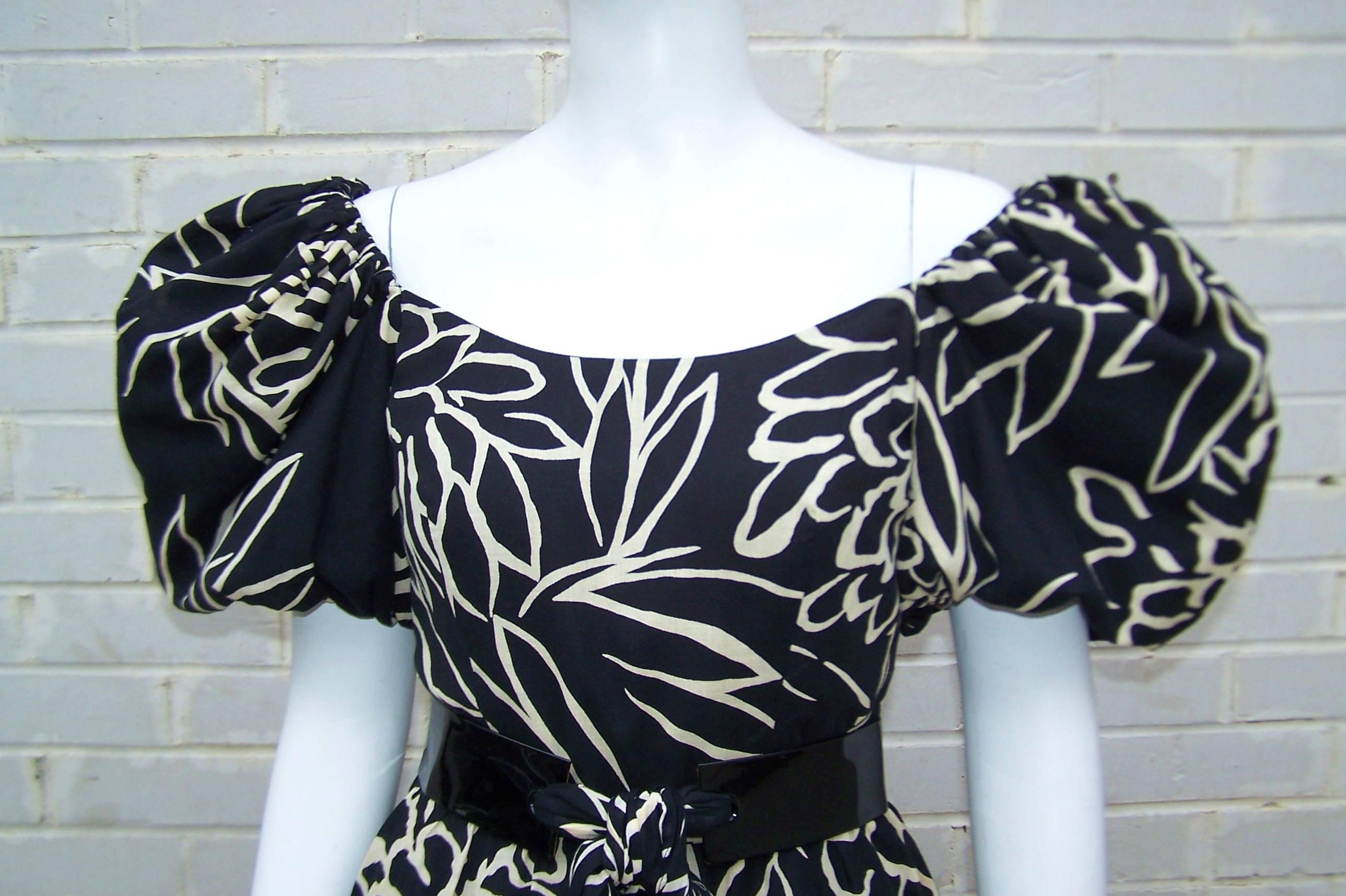 Women's 1970s Mollie Parnis Off Shoulder Graphic Tropical Print Party Dress