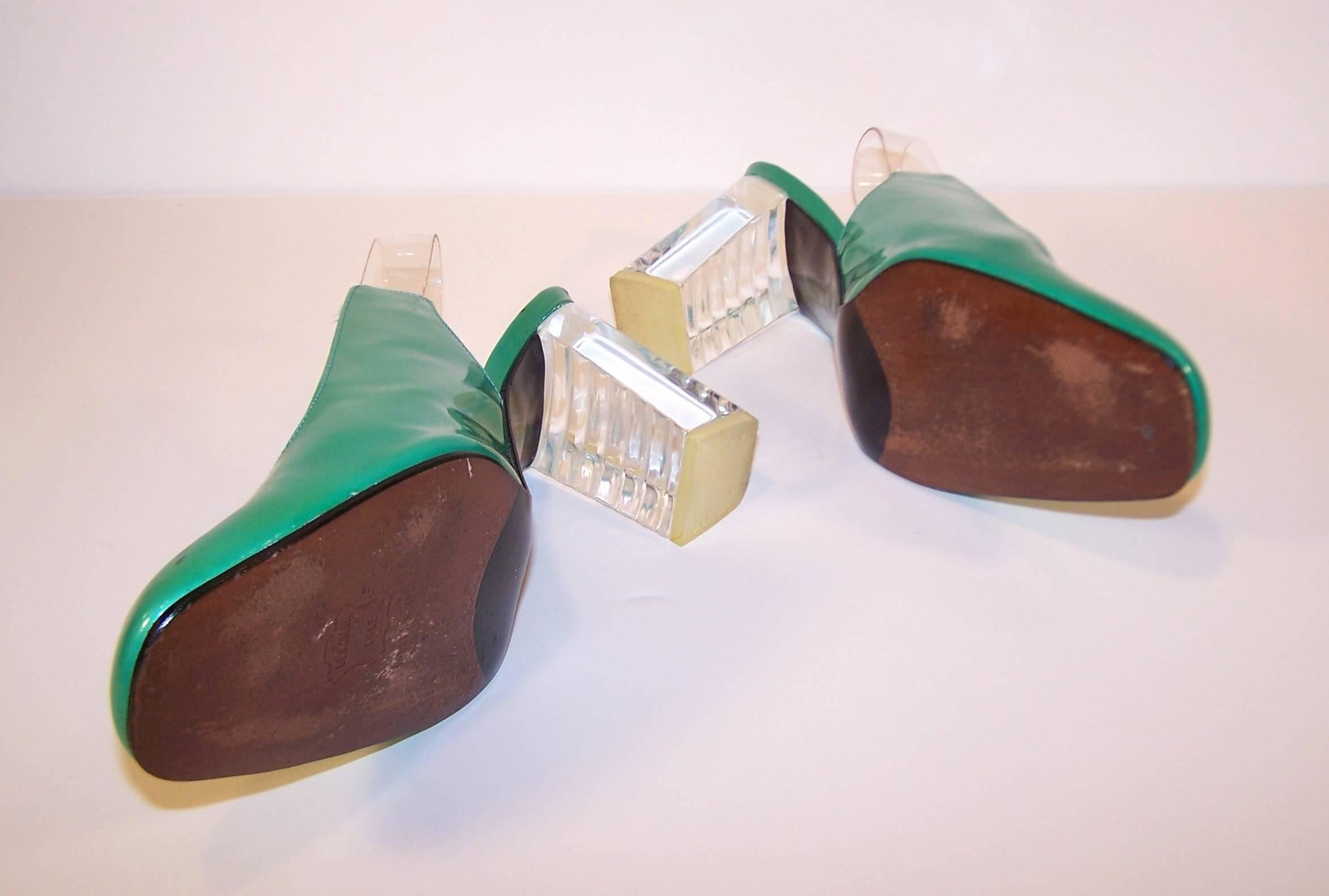 C.1990 Stuart Weitzman Emerald Green Patent Leather Shoes With Lucite Heels 3