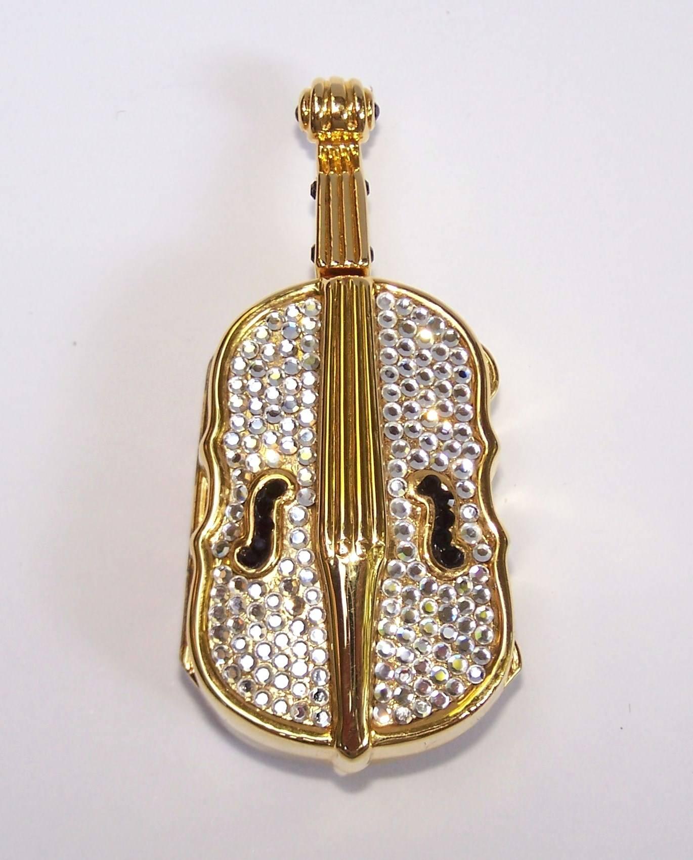 C.1990 Judith Leiber Crystal Violin Trinket Pillbox In Excellent Condition In Atlanta, GA