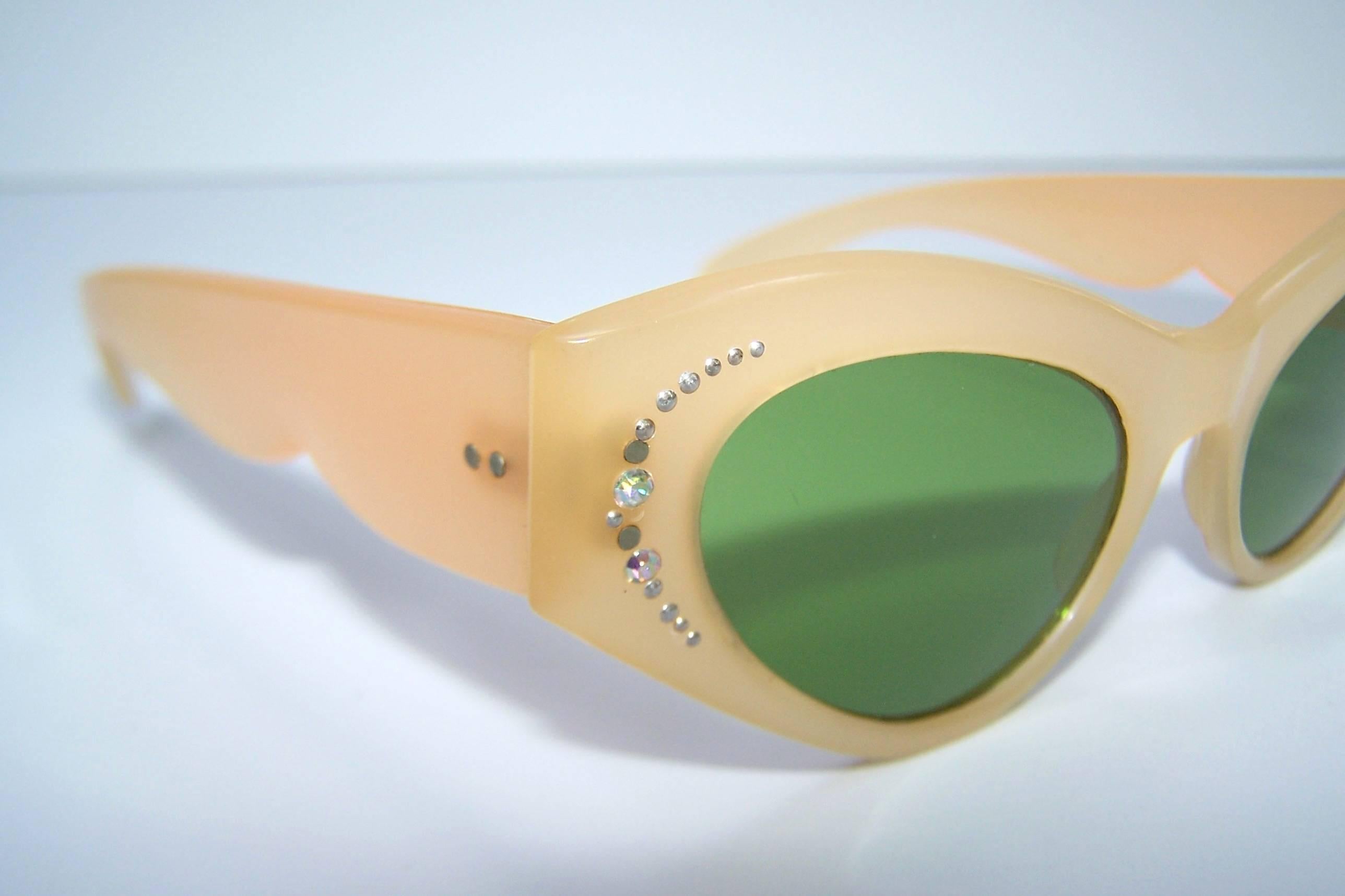 1950's Italian Blonde Cat Eye Sunglasses With Green Lenses 2