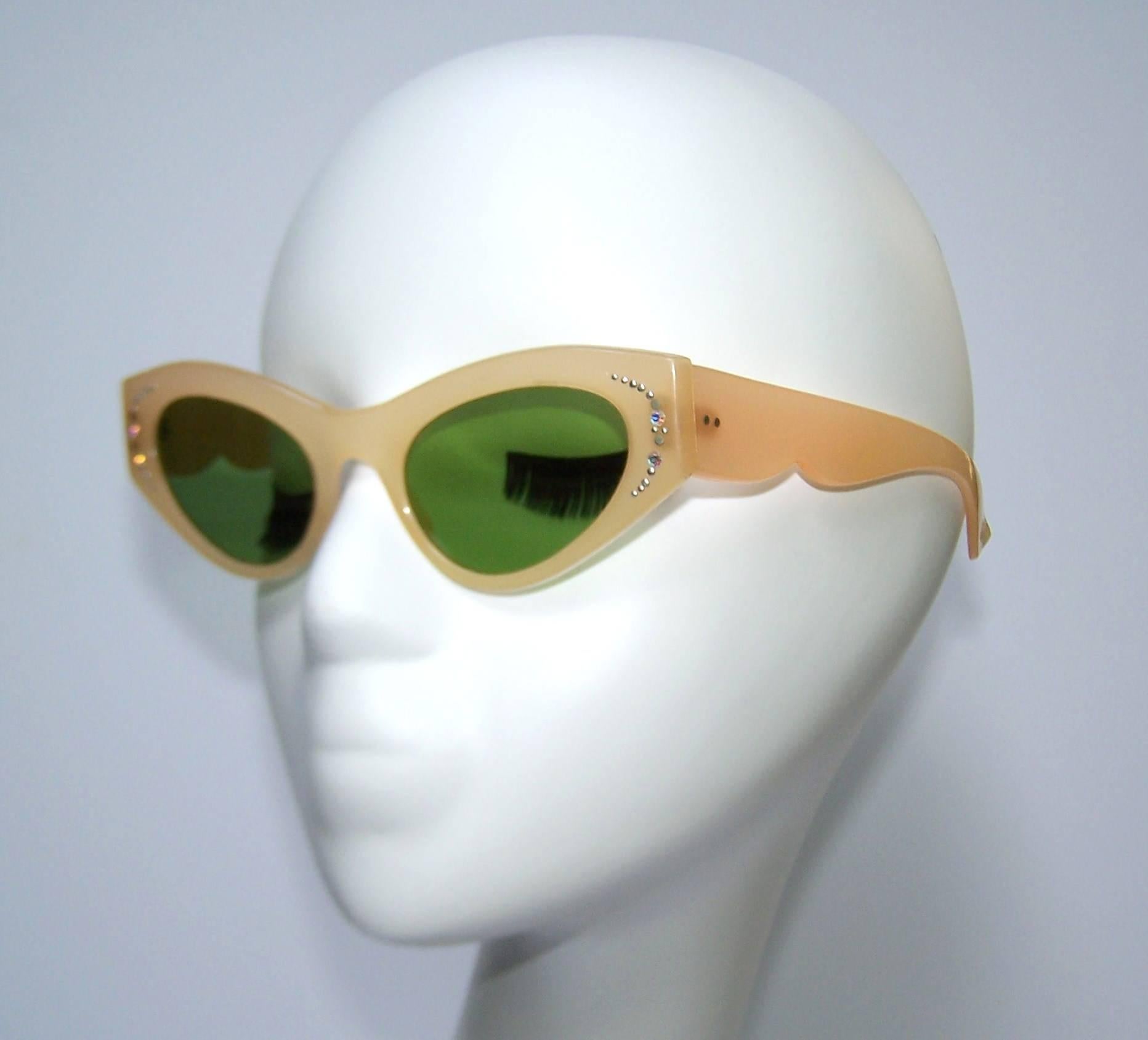 1950's Italian Blonde Cat Eye Sunglasses With Green Lenses 3