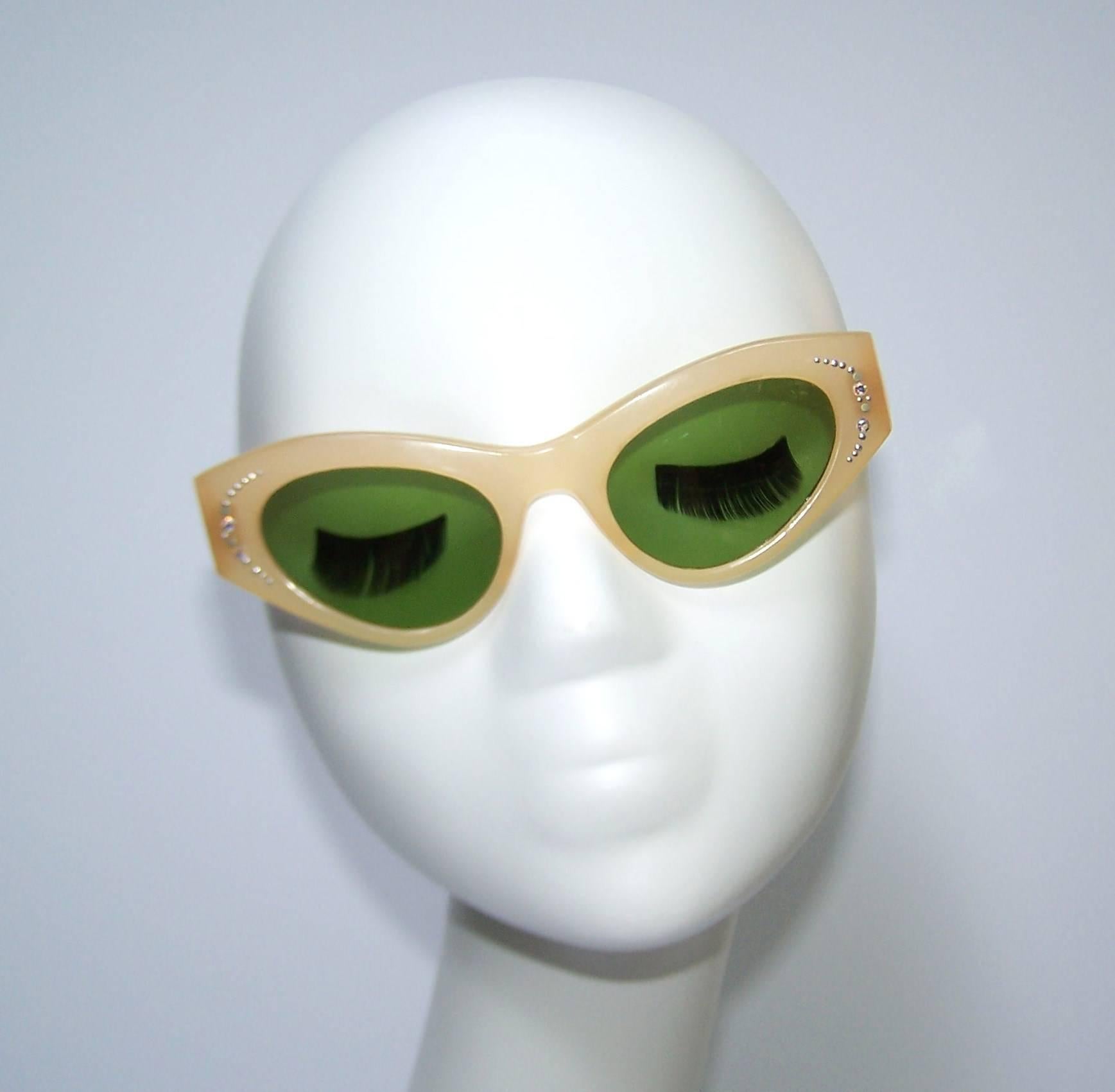 1950's Italian Blonde Cat Eye Sunglasses With Green Lenses 4