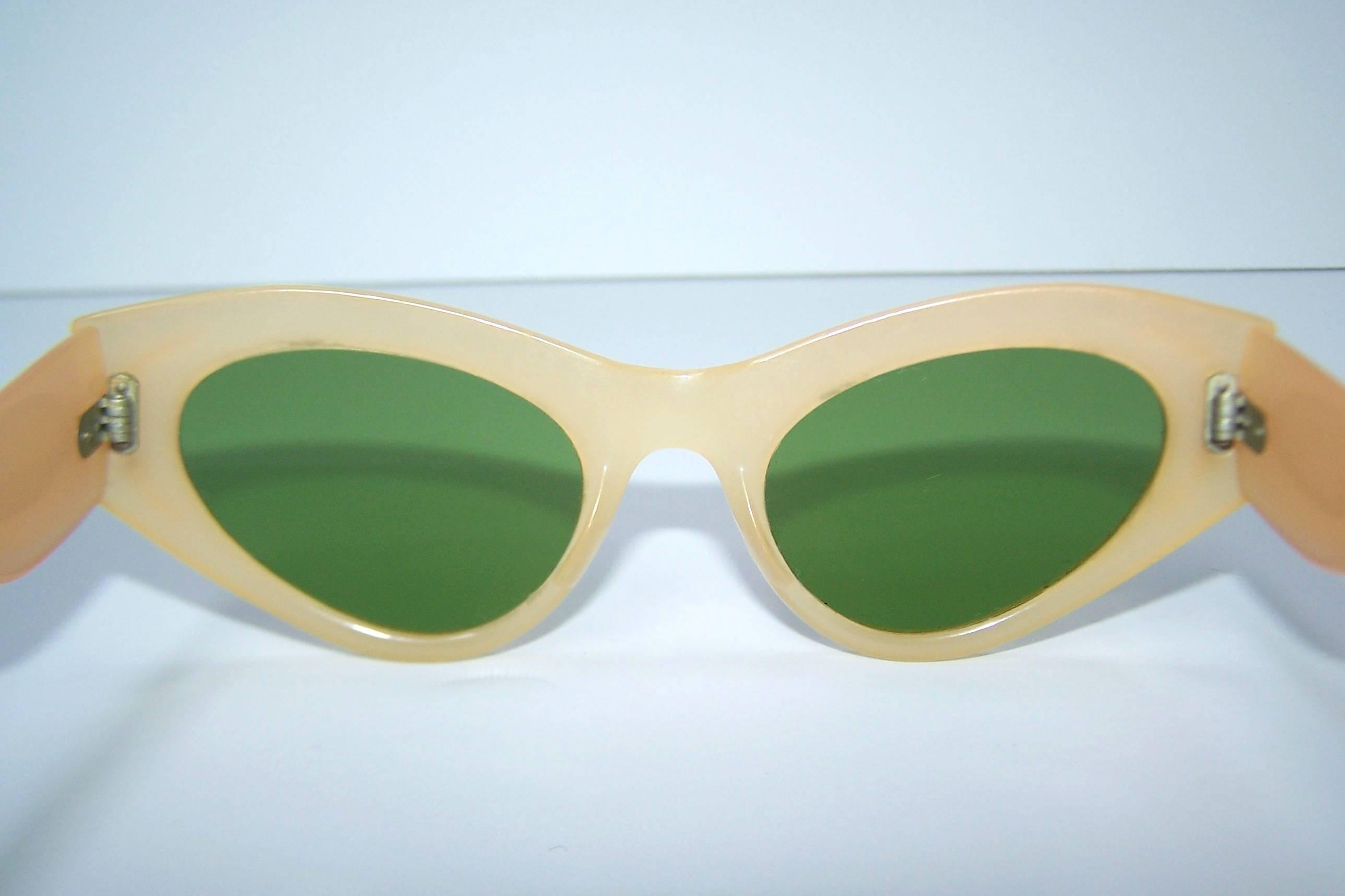 Women's 1950's Italian Blonde Cat Eye Sunglasses With Green Lenses