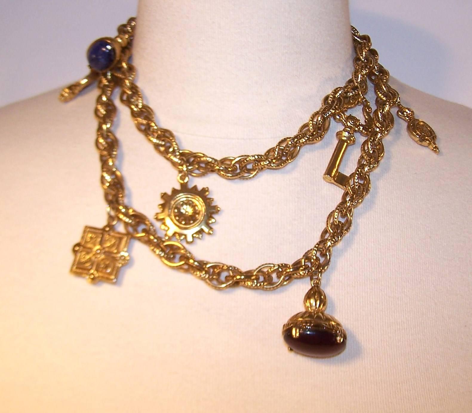 1980's Gold Tone Charm Necklace With Rope Style Chain  In Excellent Condition In Atlanta, GA