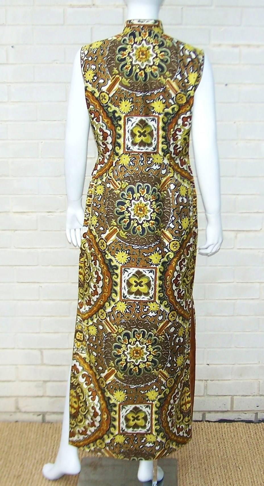 C.1970 Cheongsam Exotic Silk Tiki Dress In Excellent Condition In Atlanta, GA